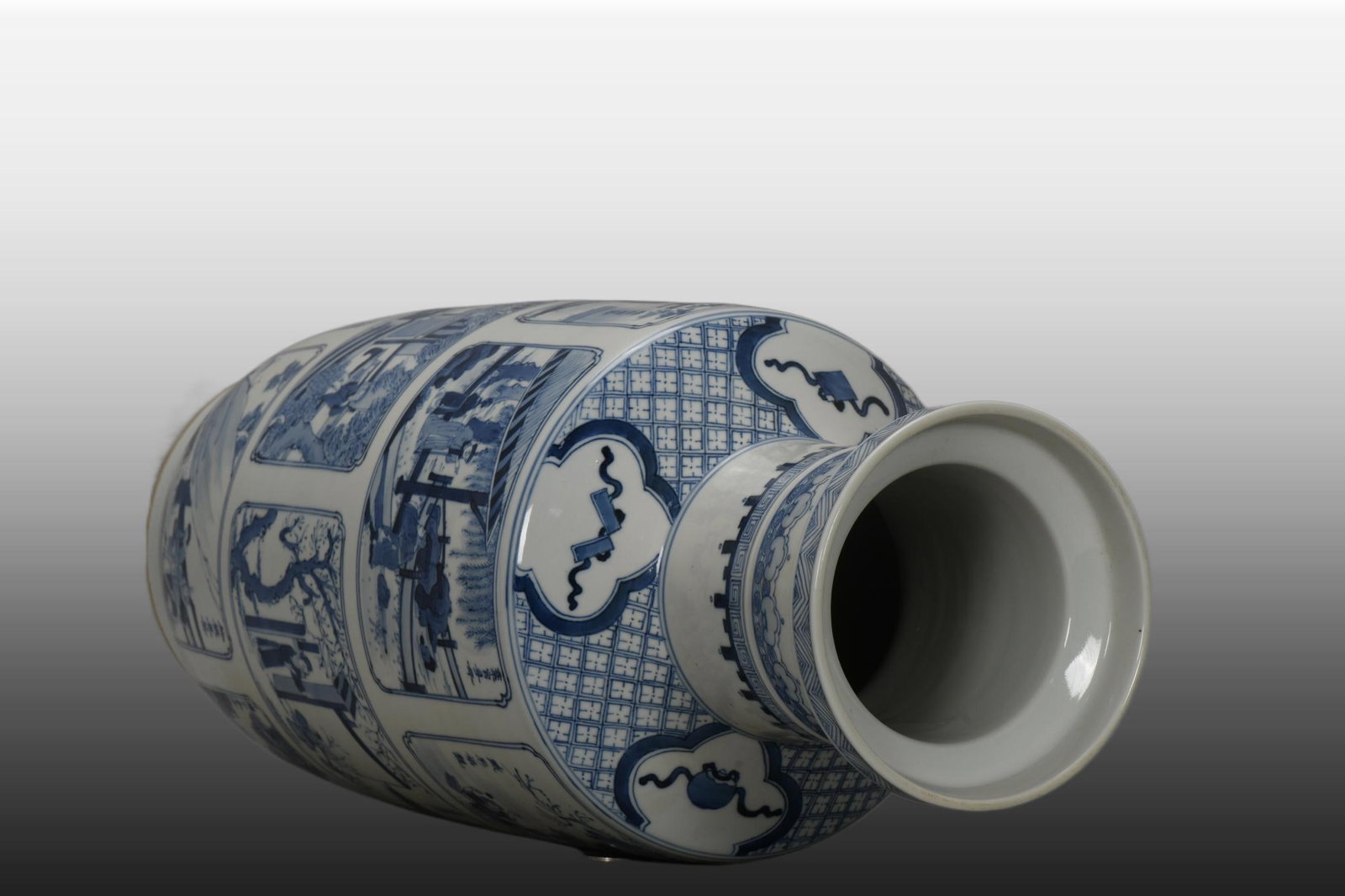 A Exquisite Blue and White Figures Pattern Vase - 3