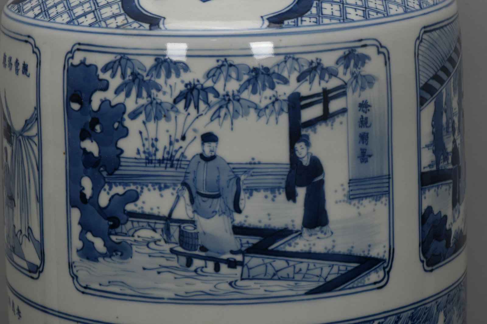 A Exquisite Blue and White Figures Pattern Vase - 4