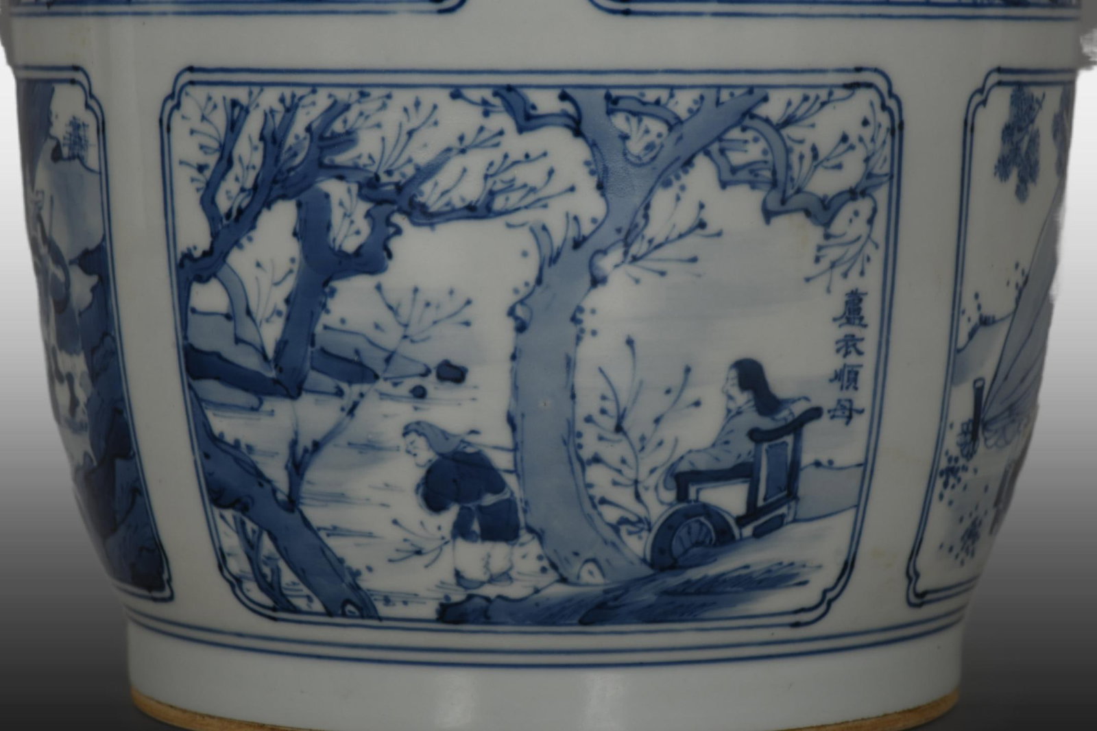 A Exquisite Blue and White Figures Pattern Vase - 6