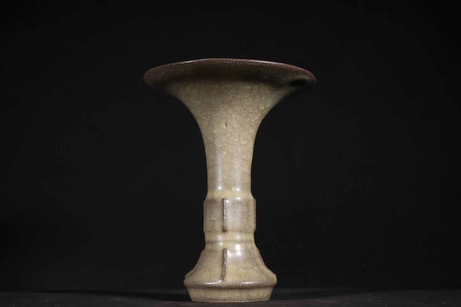 A Exquisite Guan Yao Celadon Glazed Ice Crackle Pattern Vase: A Exquisite Guan Yao Celadon Glazed Ice Crackle Pattern Vase,Song Dynasty, China,Size:5.6inx4.4inx1.9in