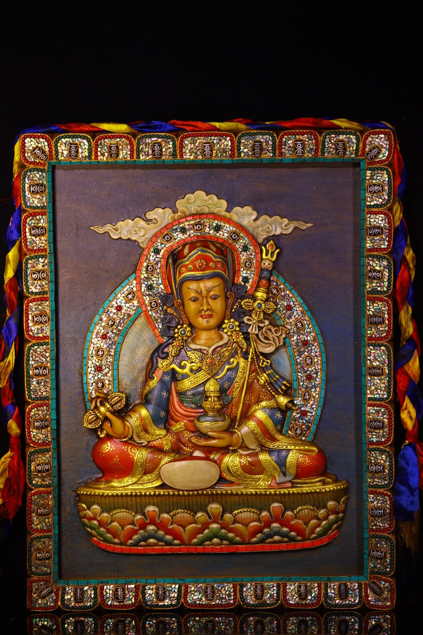 A Exquisite Bodhi Root Carving Inlaid Dzi Bead Gems Padma Sambhava Thangka: A Exquisite Bodhi Root Carving Inlaid Dzi Bead Gems Padma Sambhava Thangka,Qing Dynasty, China,Size:26inx20.1in,Weight:8200g