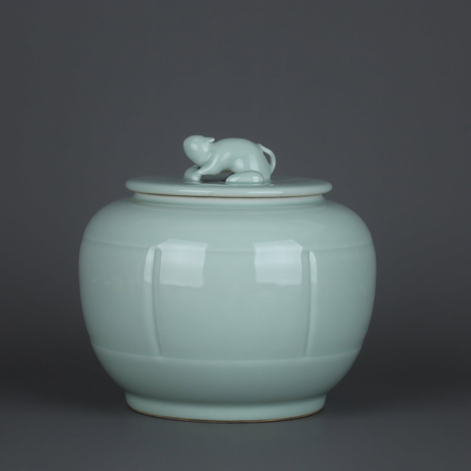 A Exquisite Pea Green Glaze Jar (1 of 9)