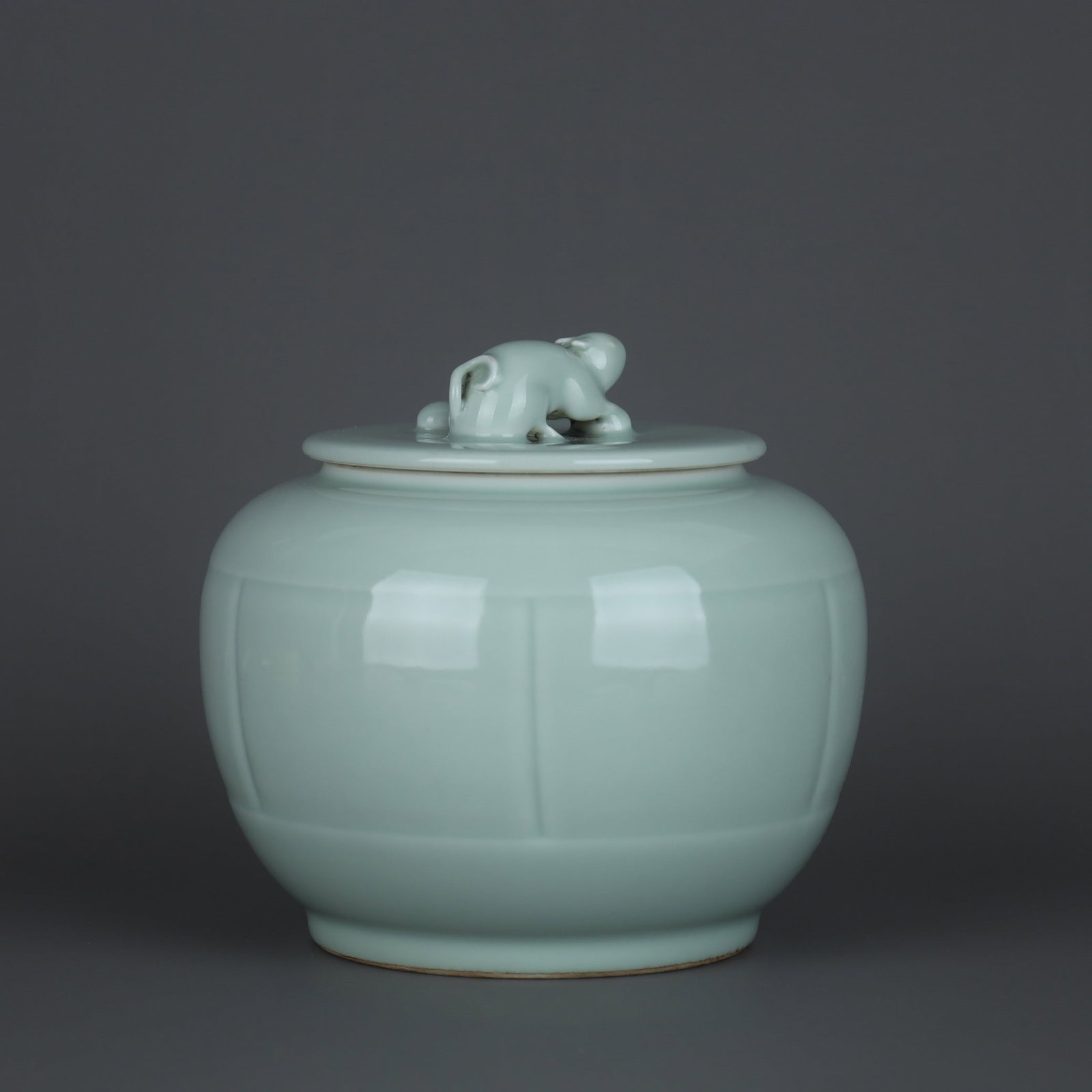 A Exquisite Pea Green Glaze Jar - 2