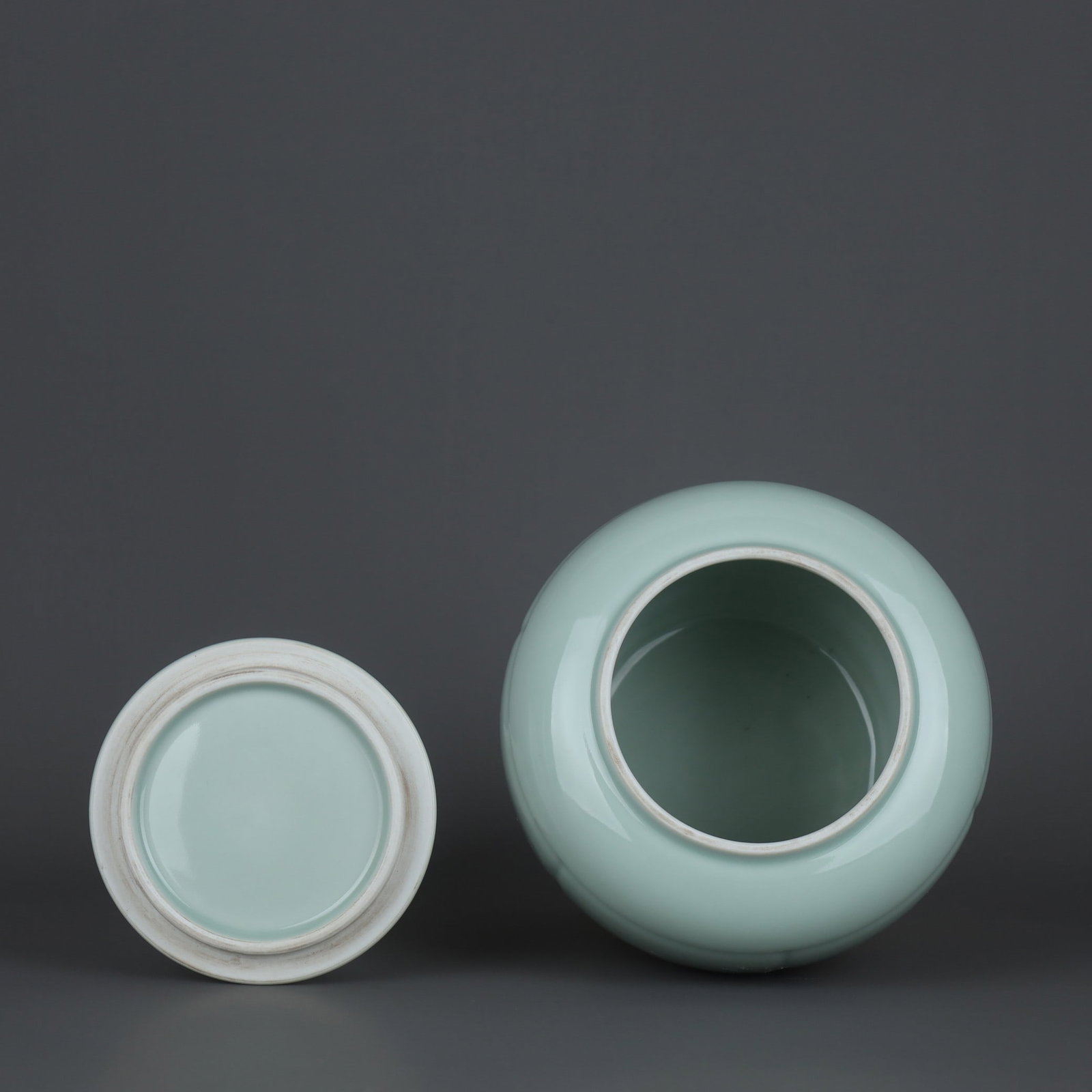 A Exquisite Pea Green Glaze Jar - 4