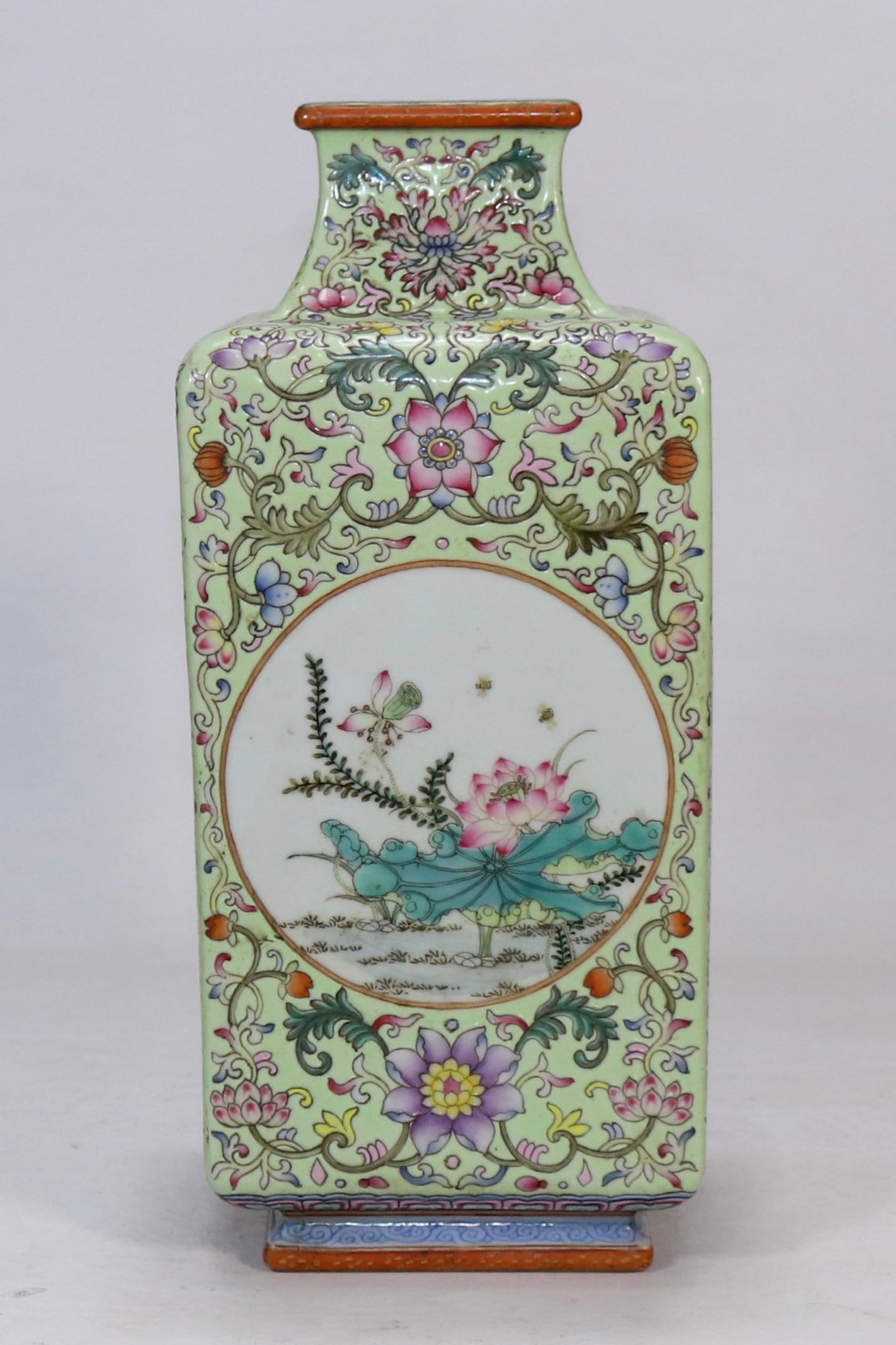 A Exquisite Apple Green Glazed Flower Pattern Vase: A Exquisite Apple Green Glazed Flower Pattern Vase,Qing Dynasty, China,Qianlong Six-character Mark,Size:12.6inx5.5in 苹果绿釉花卉纹瓶,中国&#