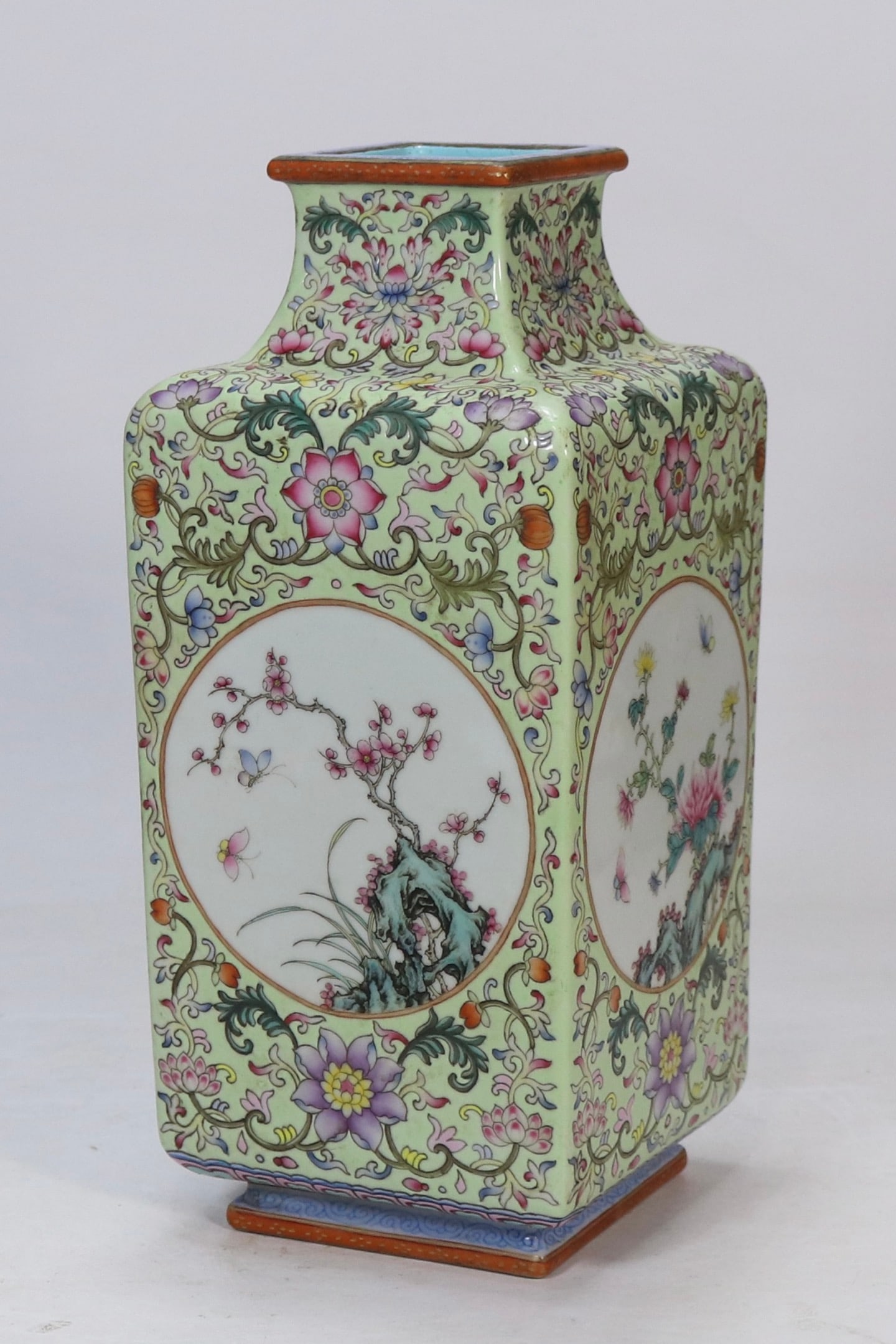 A Exquisite Apple Green Glazed Flower Pattern Vase - 4