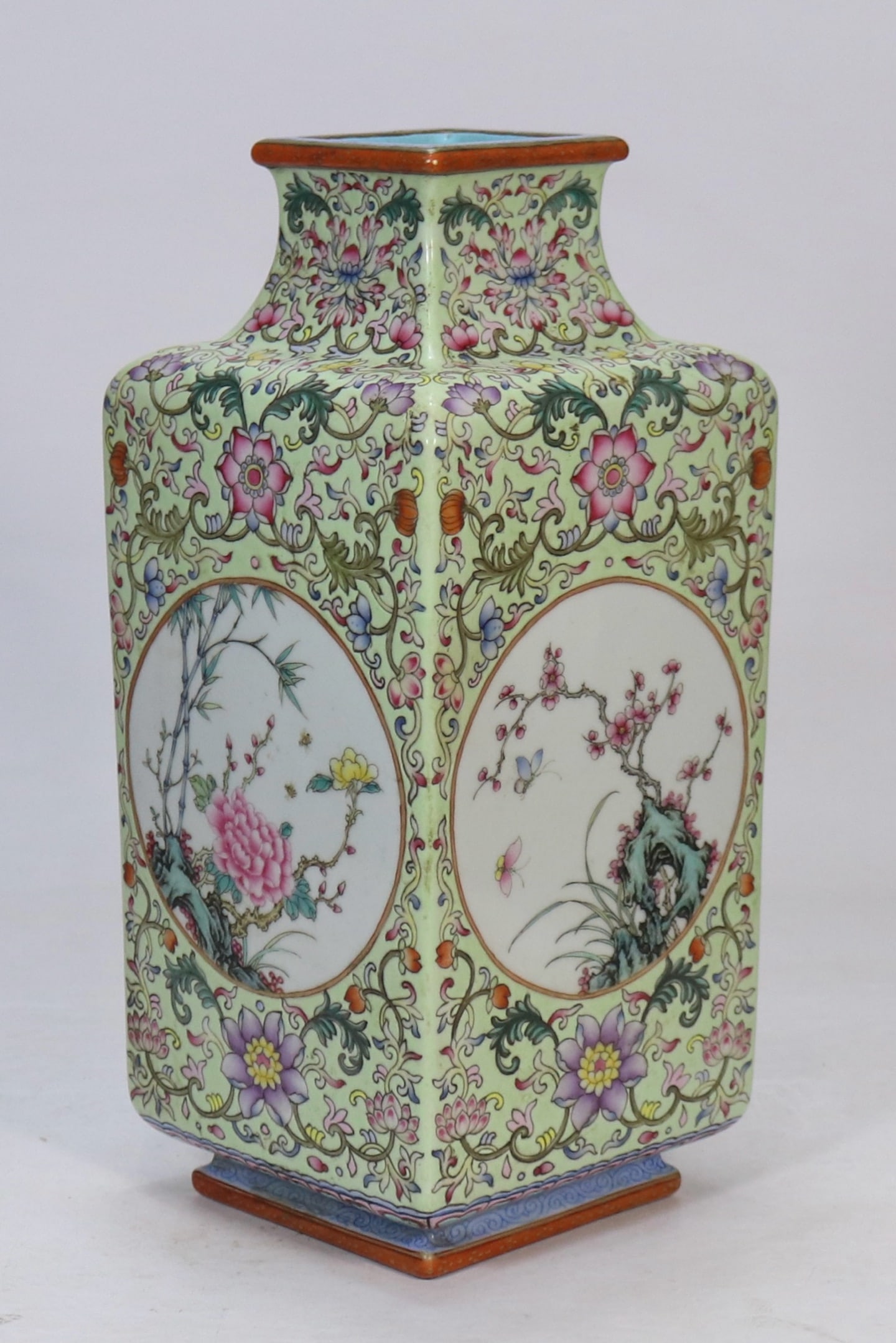 A Exquisite Apple Green Glazed Flower Pattern Vase - 5