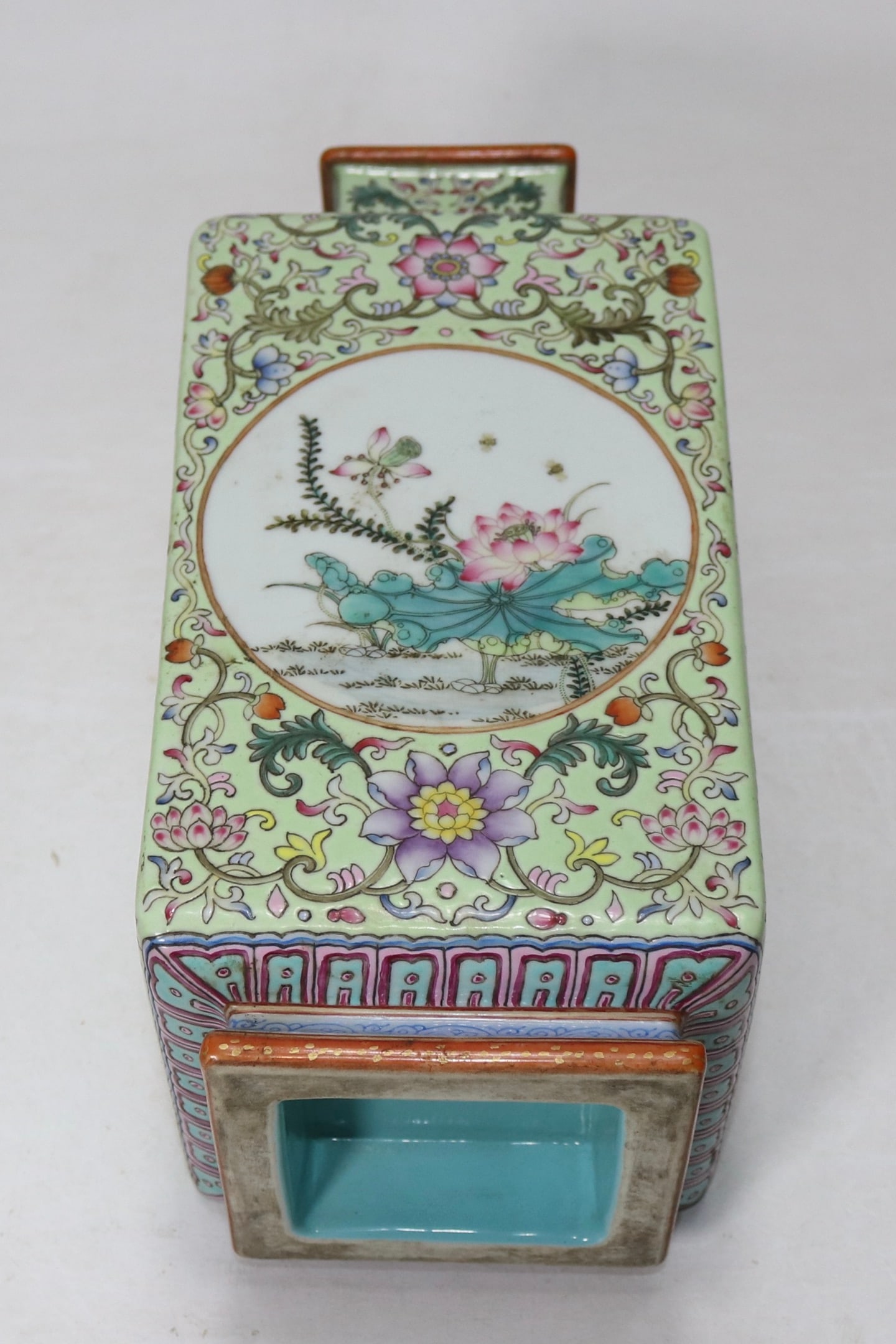 A Exquisite Apple Green Glazed Flower Pattern Vase - 9
