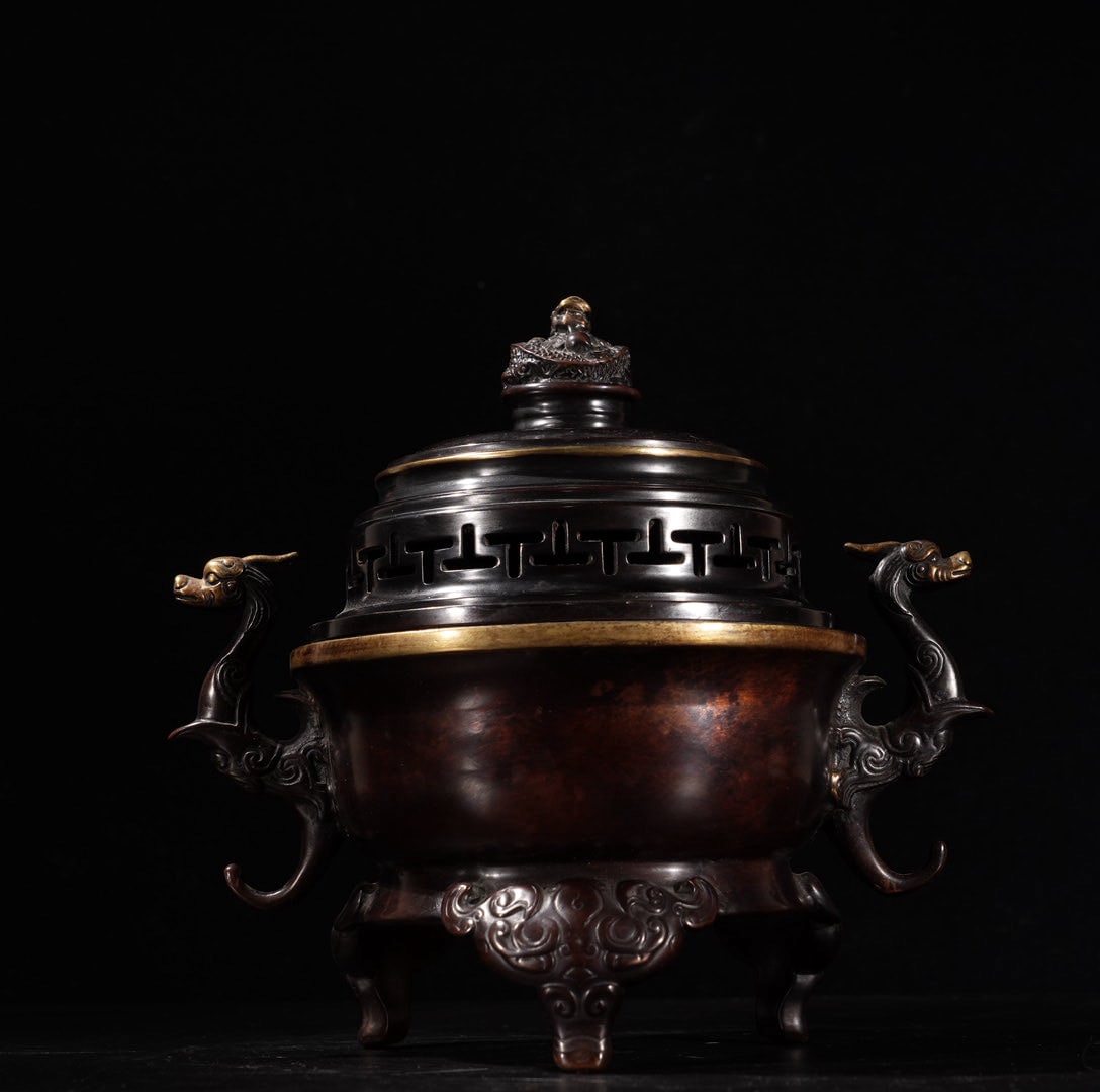 A Exquisite Red Copper Gilt Bronze Beast-Ears Censer: A Exquisite Red Copper Gilt Bronze Beast-Ears Censer,Ming Dynasty, China,Xuande Six-character Mark,Size:7.6inx5.7in,Weight:3625g 紫铜鎏金兽耳炉,中ࢲ