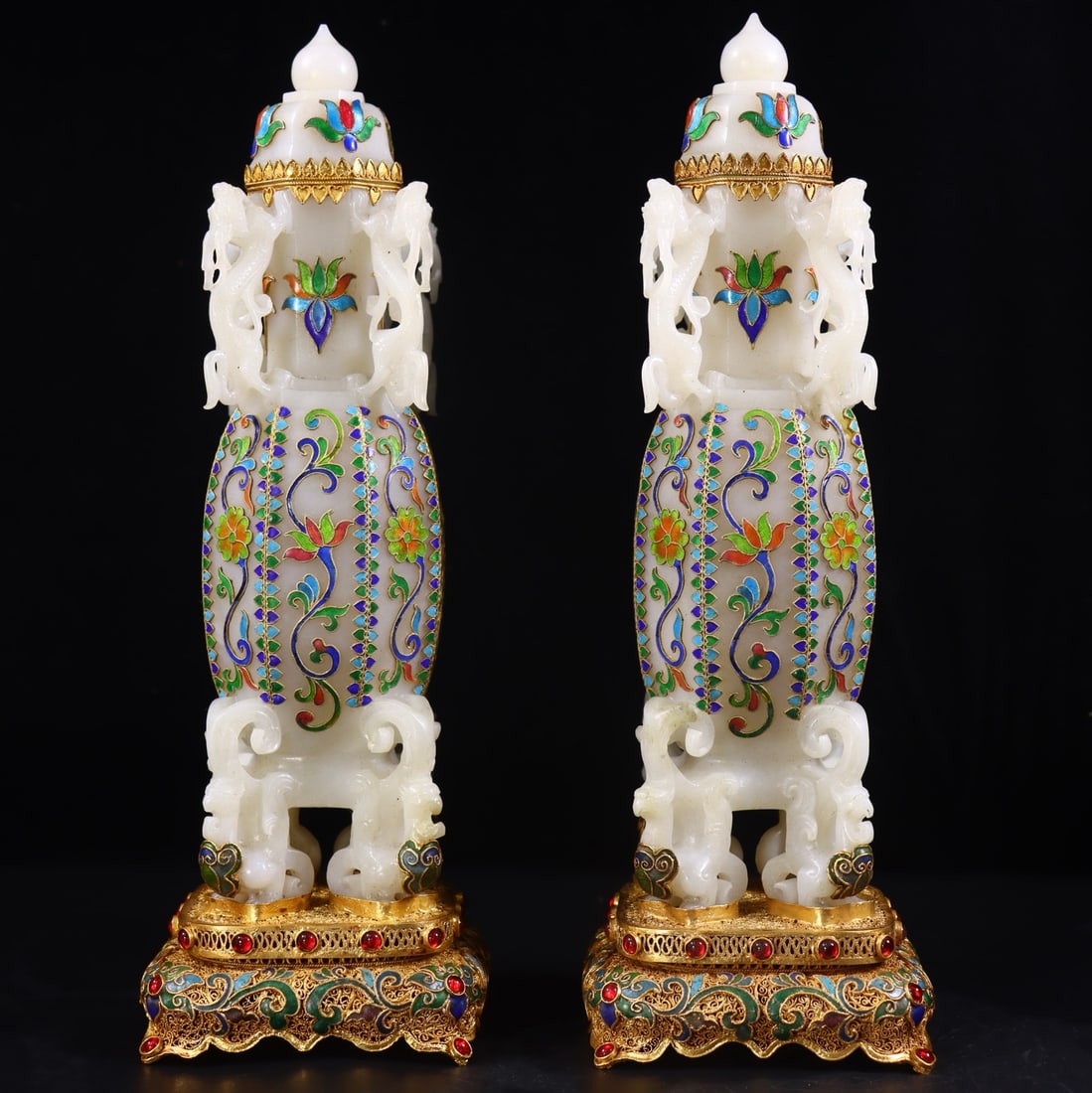 A pair of Exquisite Hotan White Jade Cover with Gold Vase: A pair of Exquisite Hotan White Jade Cover with Gold Vase,Qing Dynasty, China,Size:11.8inx3.7inx3.7in,Weight:2660g 一对和田白玉包金瓶,中