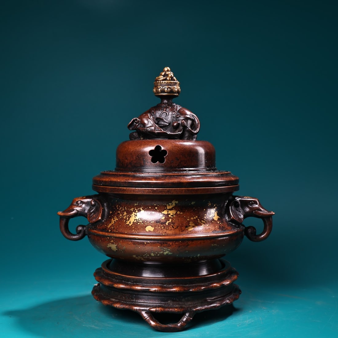 A Exquisite Gilt Bronze Elephant-Ears Censer: A Exquisite Gilt Bronze Elephant-Ears Censer,Ming Dynasty, China,With Mark,Size:7.9inx7.1in ,Weight:2990g