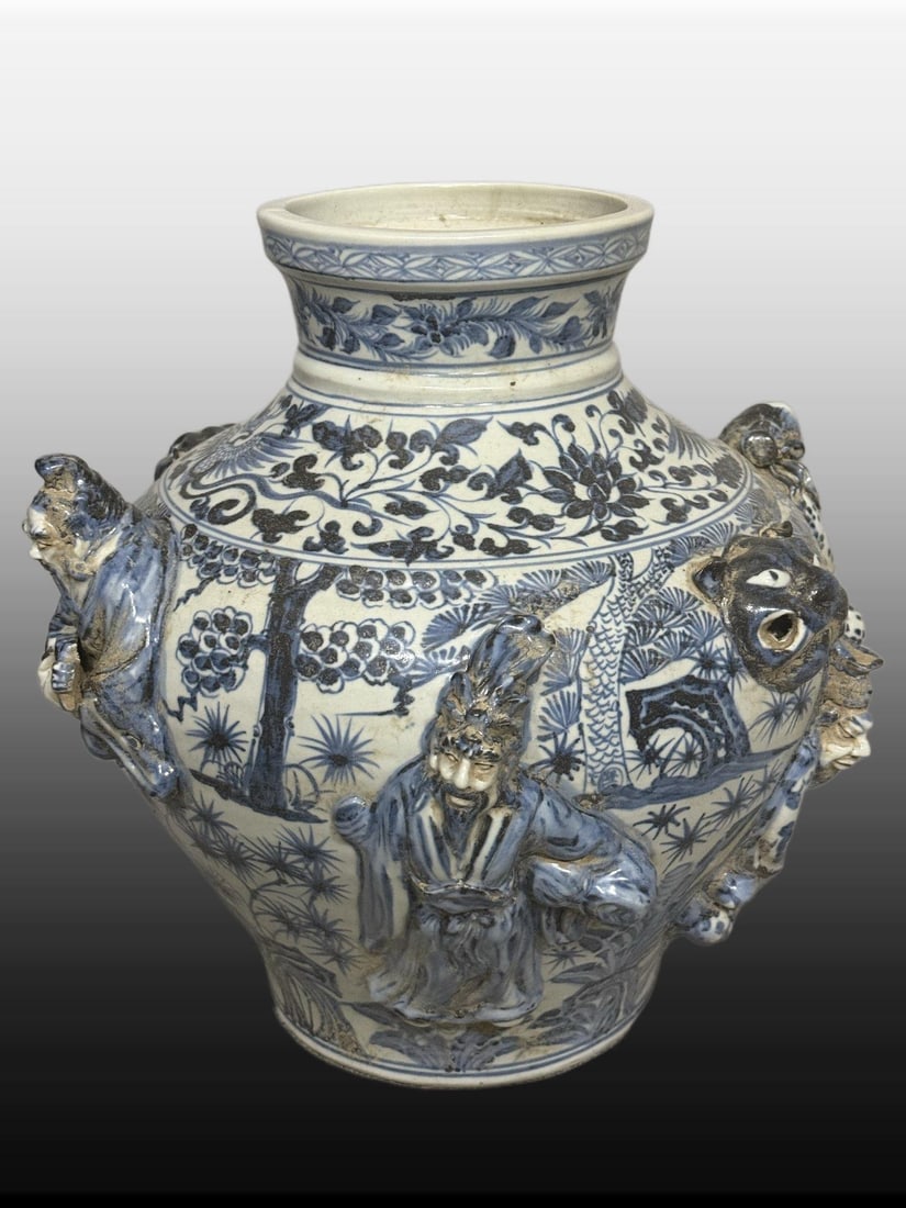 A Exquisite Blue and White Figures Pattern Jar - 2