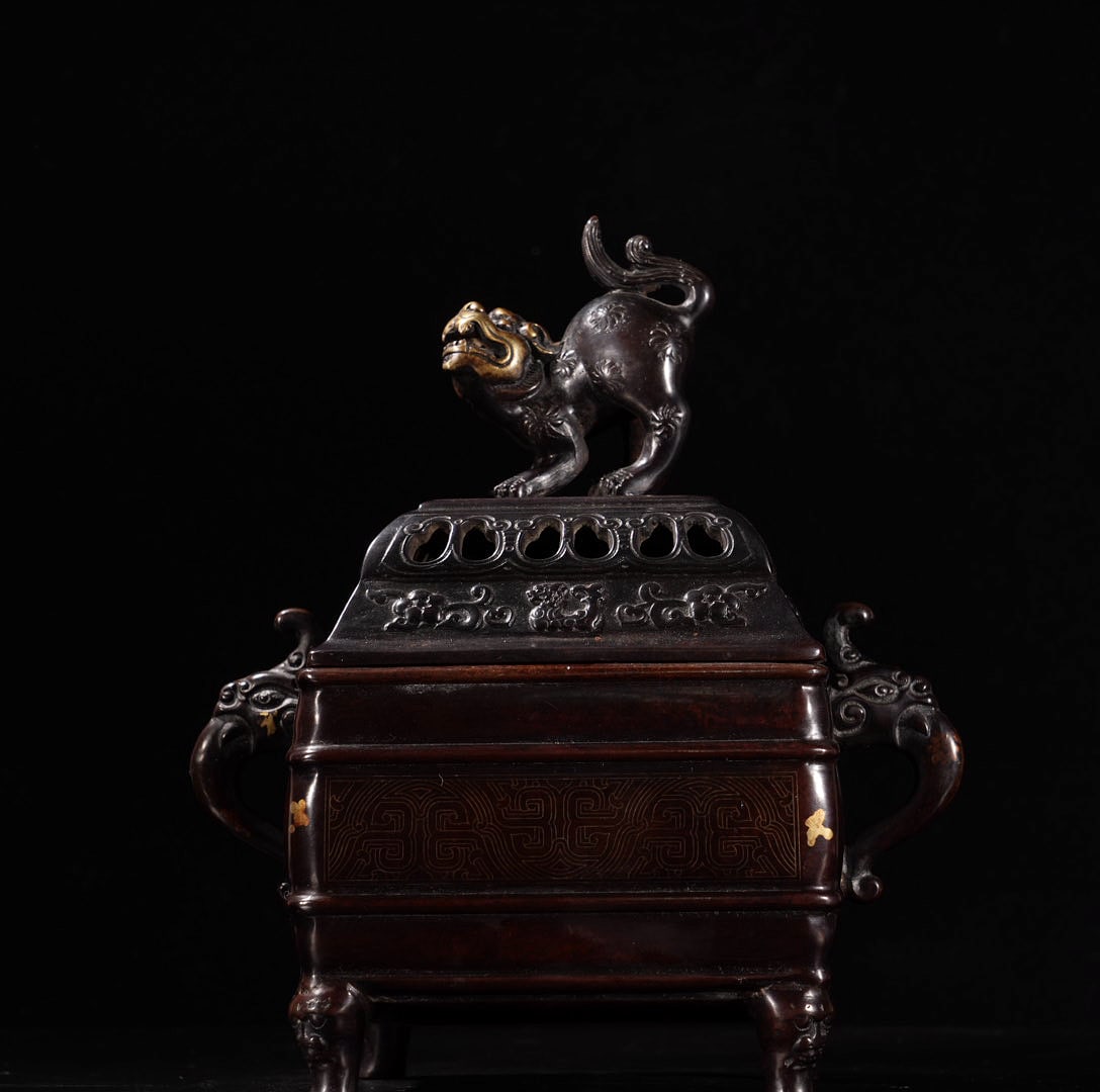 A Exquisite Red Copper Gold-Splashed Silver-Inlaid Censer: A Exquisite Red Copper Gold-Splashed Silver-Inlaid Censer,Ming Dynasty, China,Xuande Six-character Mark,Size:8.3inx4.8in,Weight:3830g 紫铜洒金错银炉,中&
