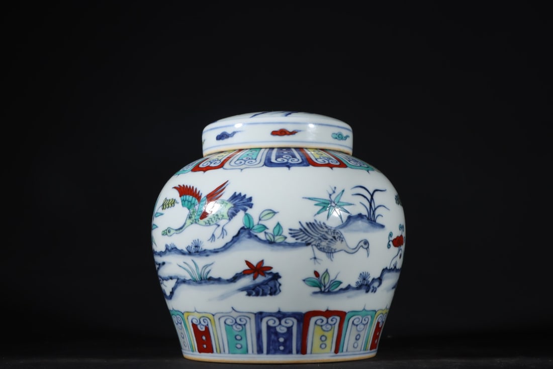 A Exquisite Doucai Flower and Bird Pattern Jar - 2