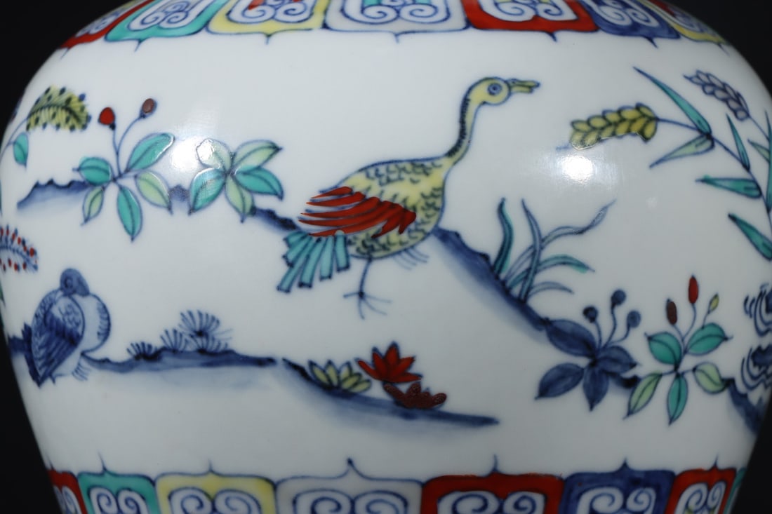 A Exquisite Doucai Flower and Bird Pattern Jar - 6