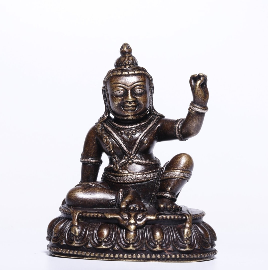 A Exquisite Bronze Inlaid Silver Buddha statue Ornament: A Exquisite Bronze Inlaid Silver Buddha statue Ornament,Qing Dynasty, China,Size:4.3inx3.3inx2.9in,Weight:688g 铜错银佛像摆件,中国清代