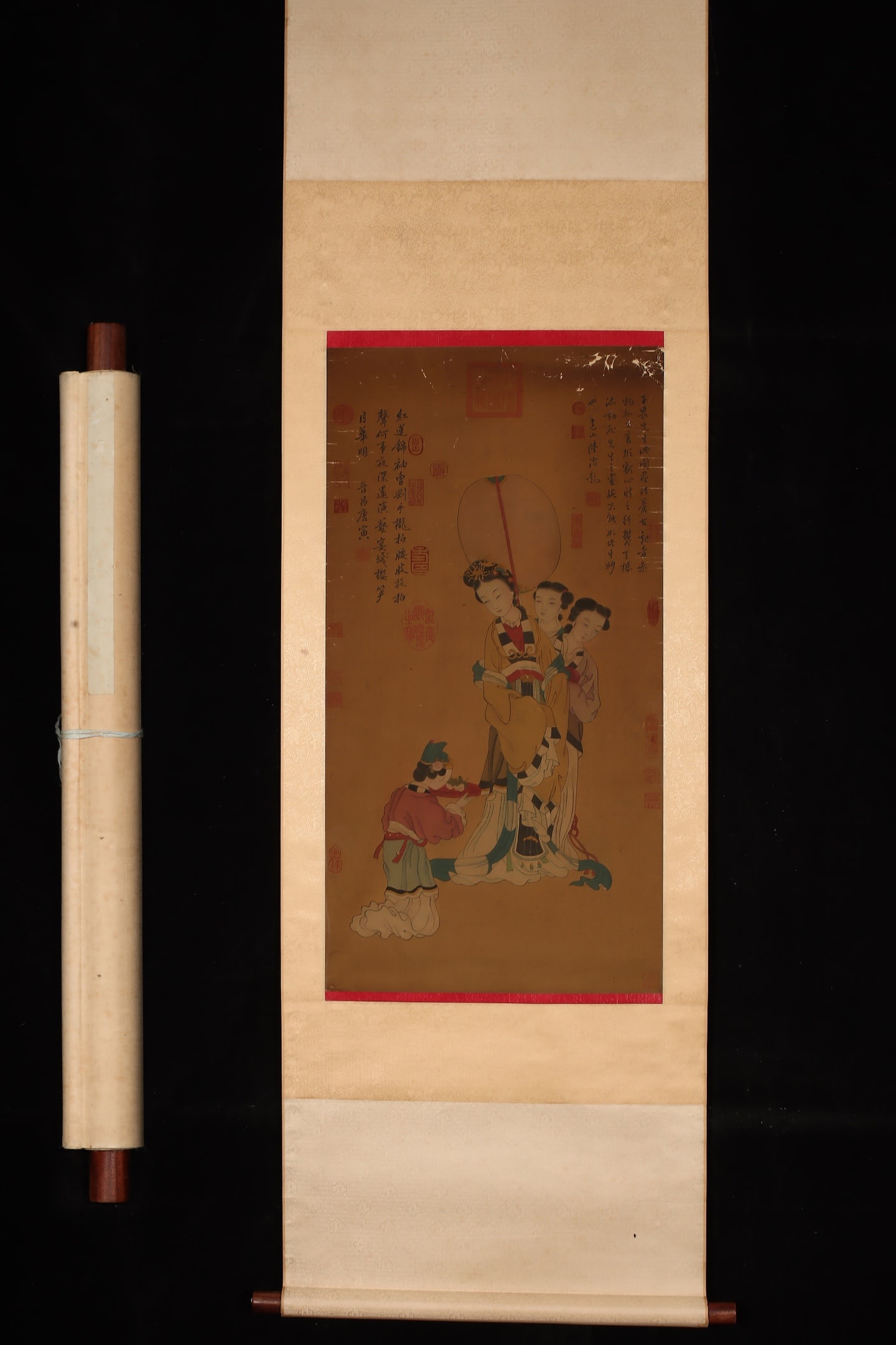 A Chinese Vertical Scroll Ink Painting of Figures on Silk: A Chinese Vertical Scroll Ink Painting of Figures on Silk,Ming Dynasty, China,Tang Yin,without frame size:34.6inx18.1in