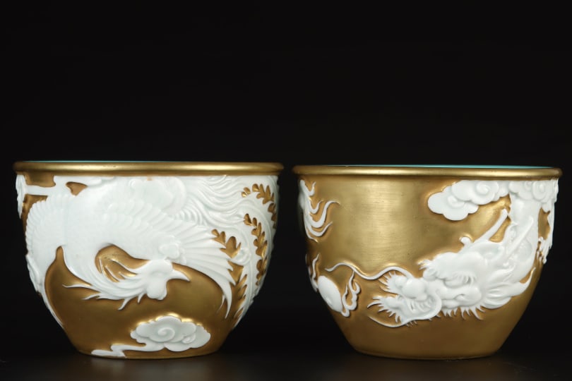A pair of Exquisite Gold Ground Dragon and Phoenix Pattern Cup: A pair of Exquisite Gold Ground Dragon and Phoenix Pattern Cup,Qing Dynasty, China,Yongzheng Four-character Mark,Size:2.2inx3.1in 一对金地龙凤纹杯,È