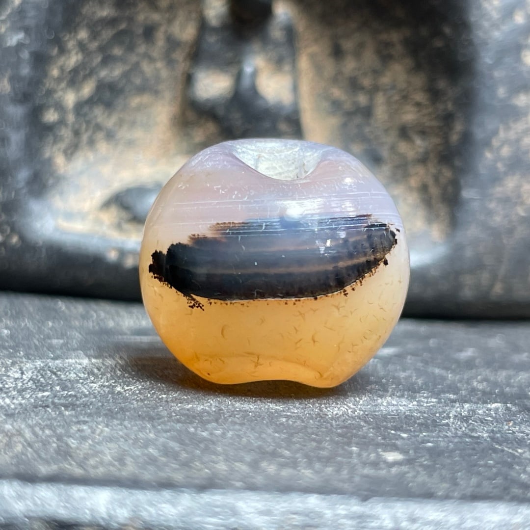 A Exquisite Agate Round Bead: A Exquisite Agate Round Bead,Qing Dynasty, China,Size:0.8in 玛瑙圆珠,中国清代