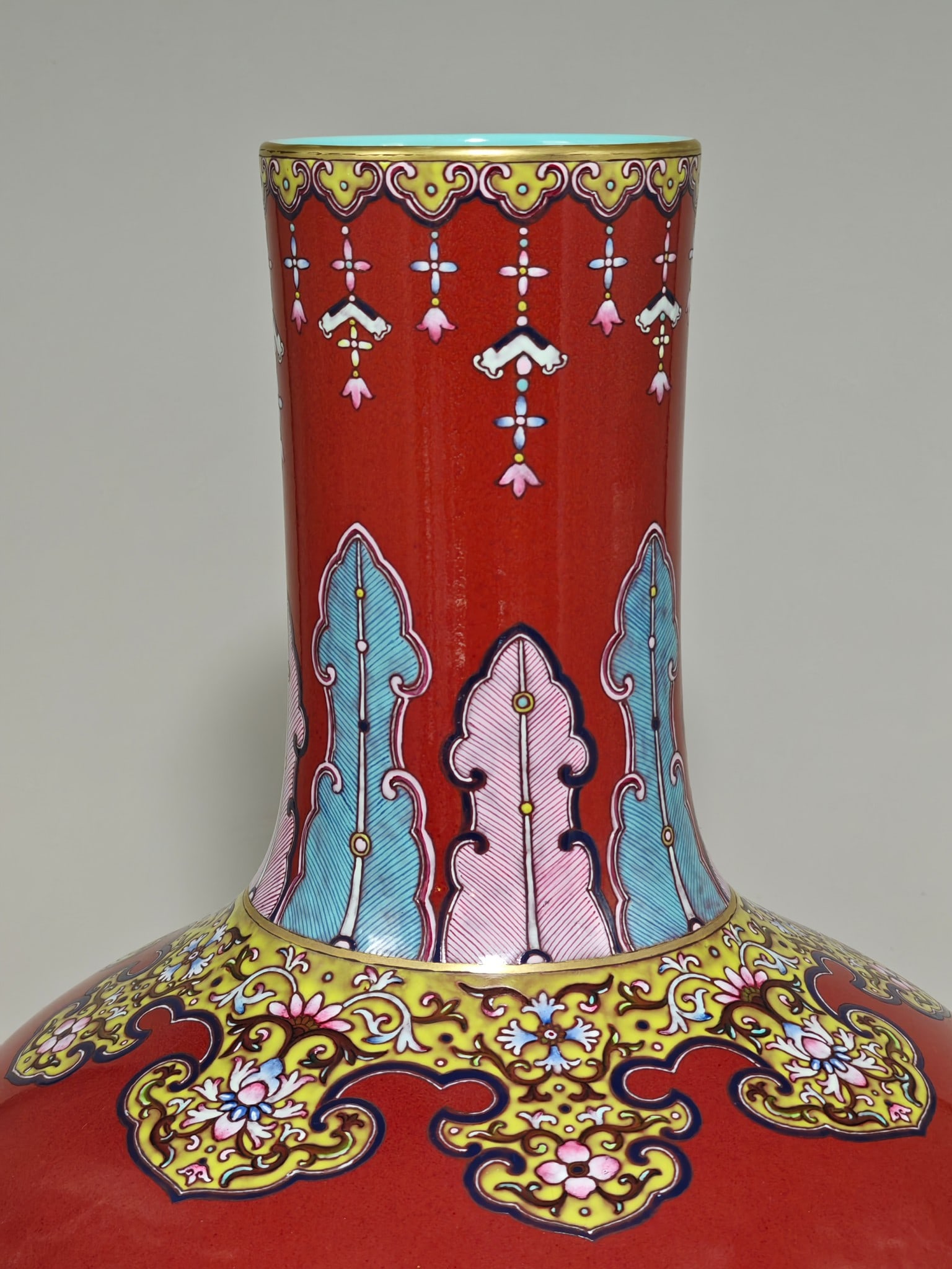 A Exquisite PeachBloom-Glazed Lotus Pattern Vase - 4