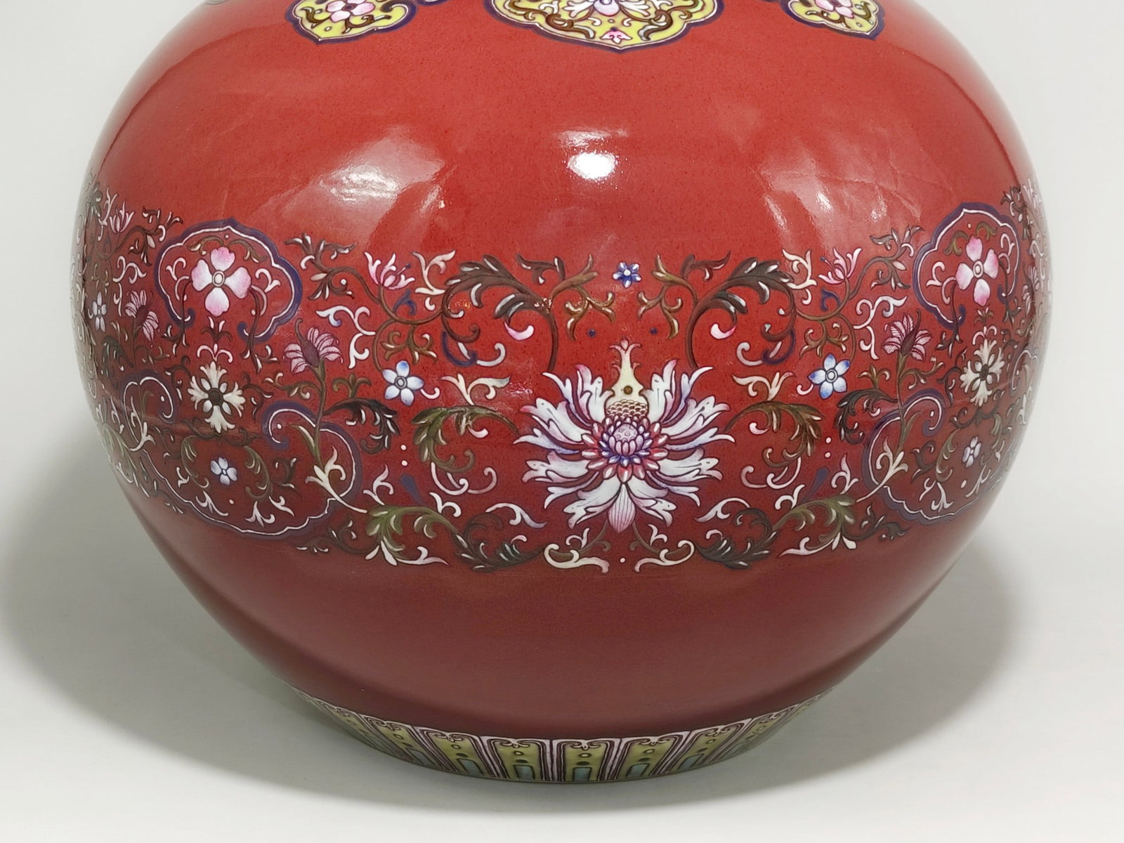 A Exquisite PeachBloom-Glazed Lotus Pattern Vase - 6
