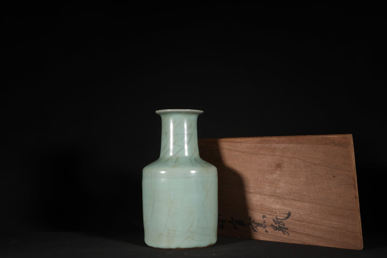 A Exquisite Guan Yao Celadon Glazed Vase: A Exquisite Guan Yao Celadon Glazed Vase,Song Dynasty, China,With Mark,Size:7.4inx3.8in 官窑粉青釉瓶,中国宋代,带款