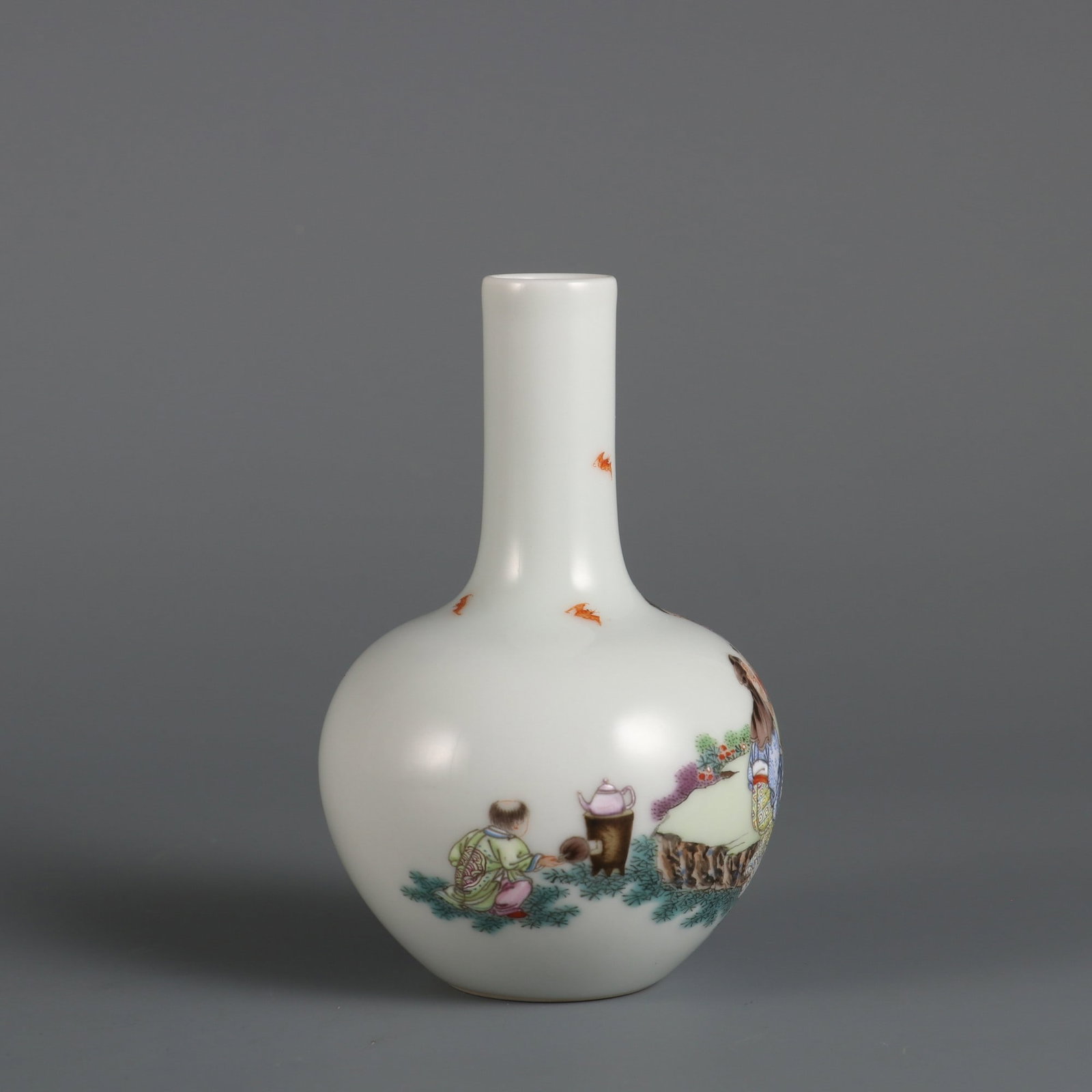 A Exquisite Famille-Rose Figures Pattern Vase - 2