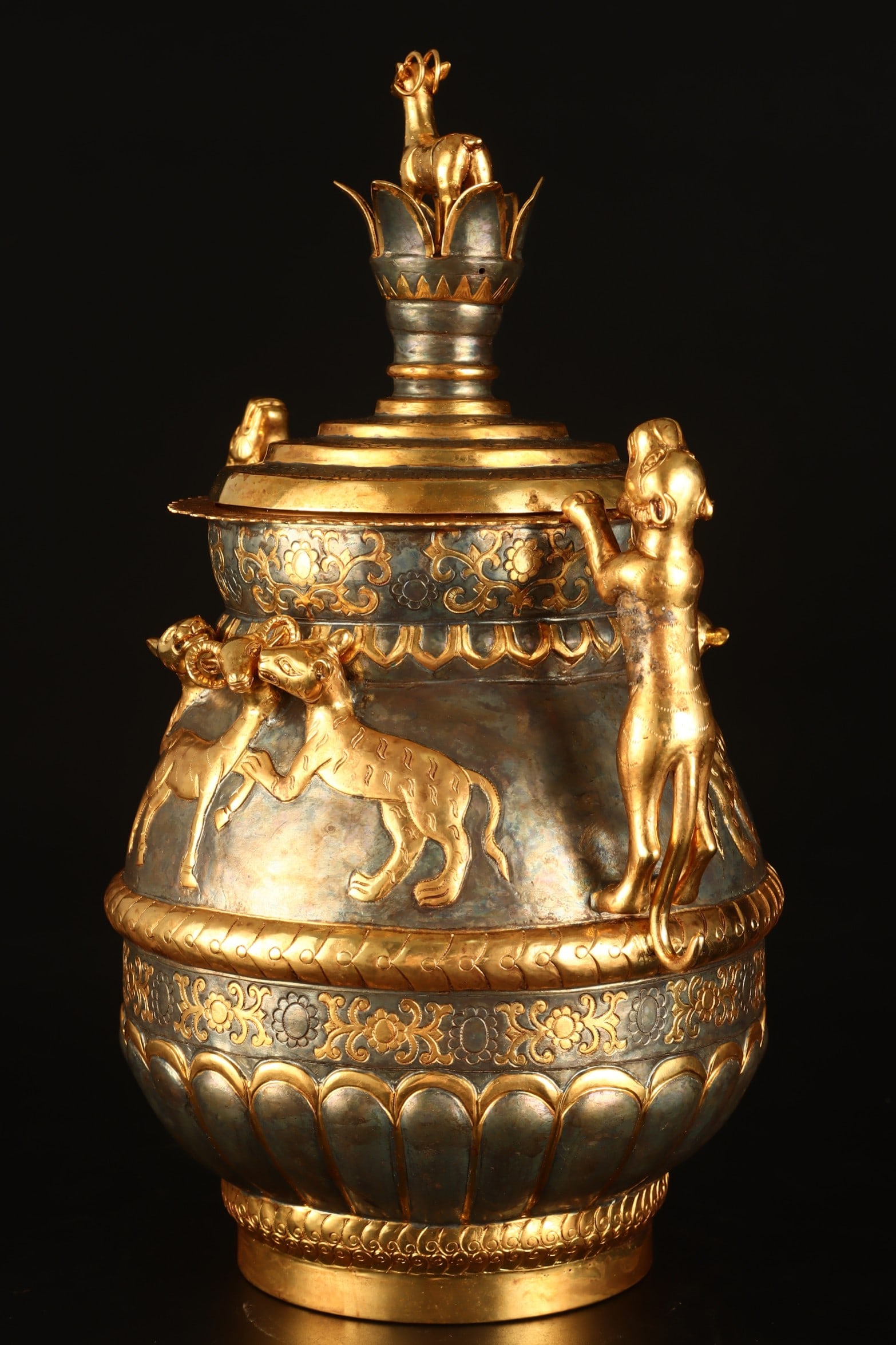 A Exquisite Gilt Bronze Dog Pattern Jar - 2