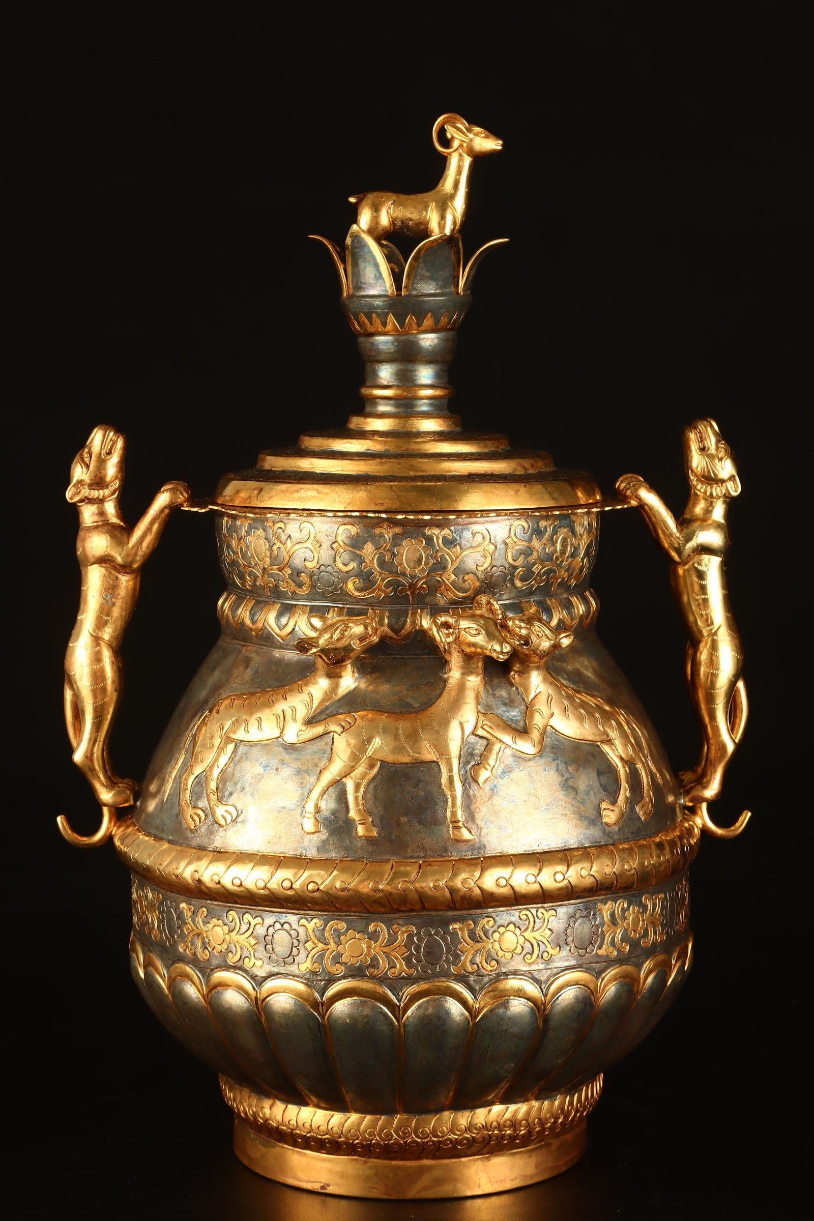 A Exquisite Gilt Bronze Dog Pattern Jar - 3