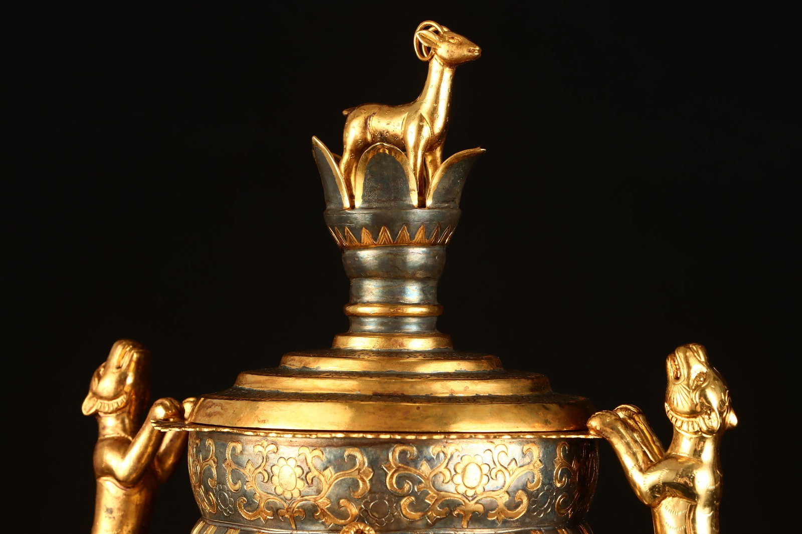 A Exquisite Gilt Bronze Dog Pattern Jar - 4