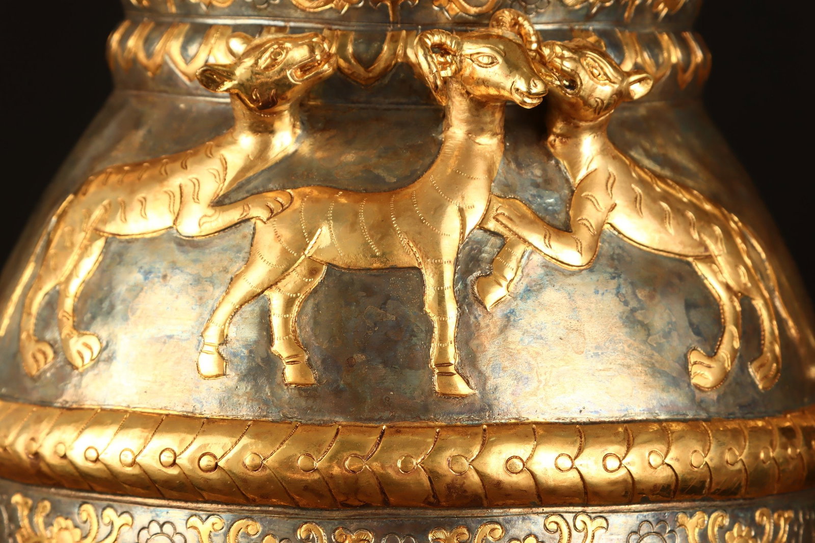 A Exquisite Gilt Bronze Dog Pattern Jar - 5