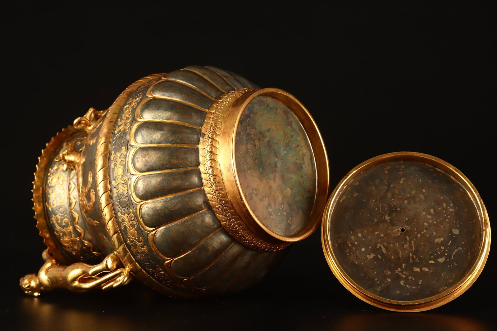 A Exquisite Gilt Bronze Dog Pattern Jar - 8