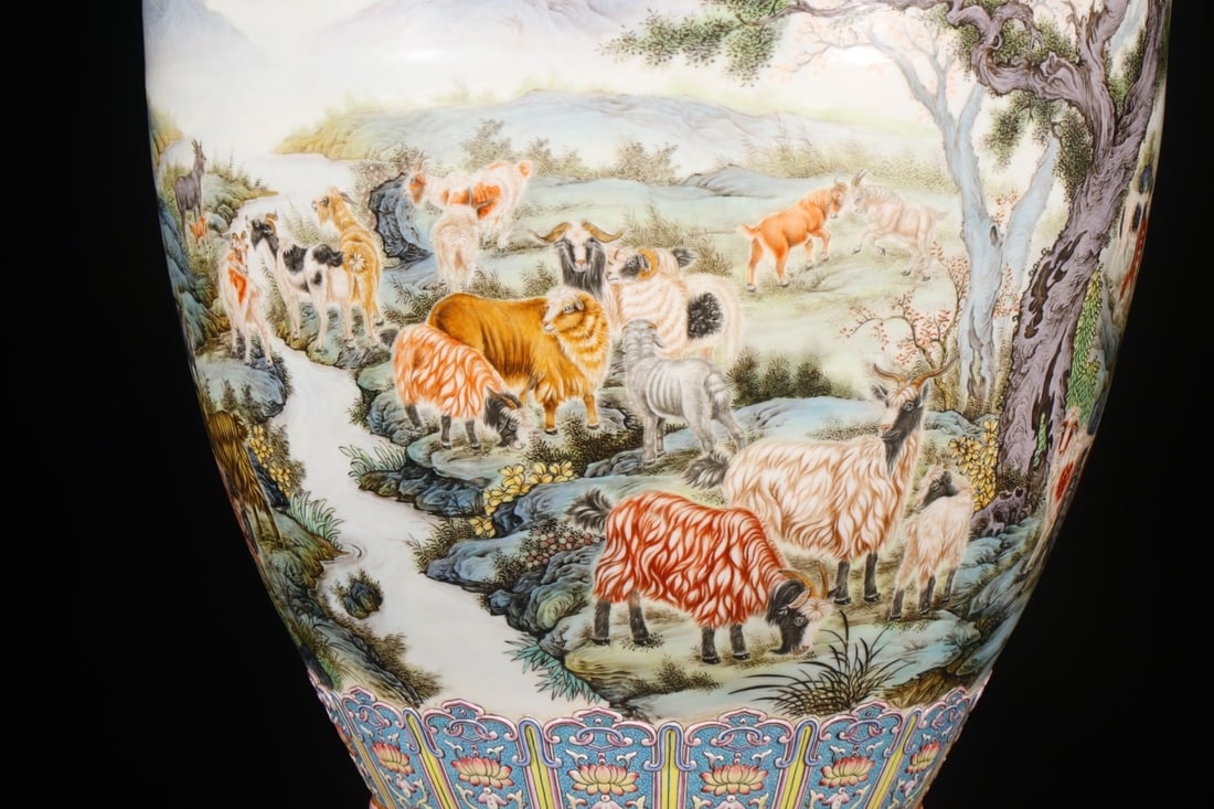 A Exquisite Enamel Sheep Pattern Vase - 4