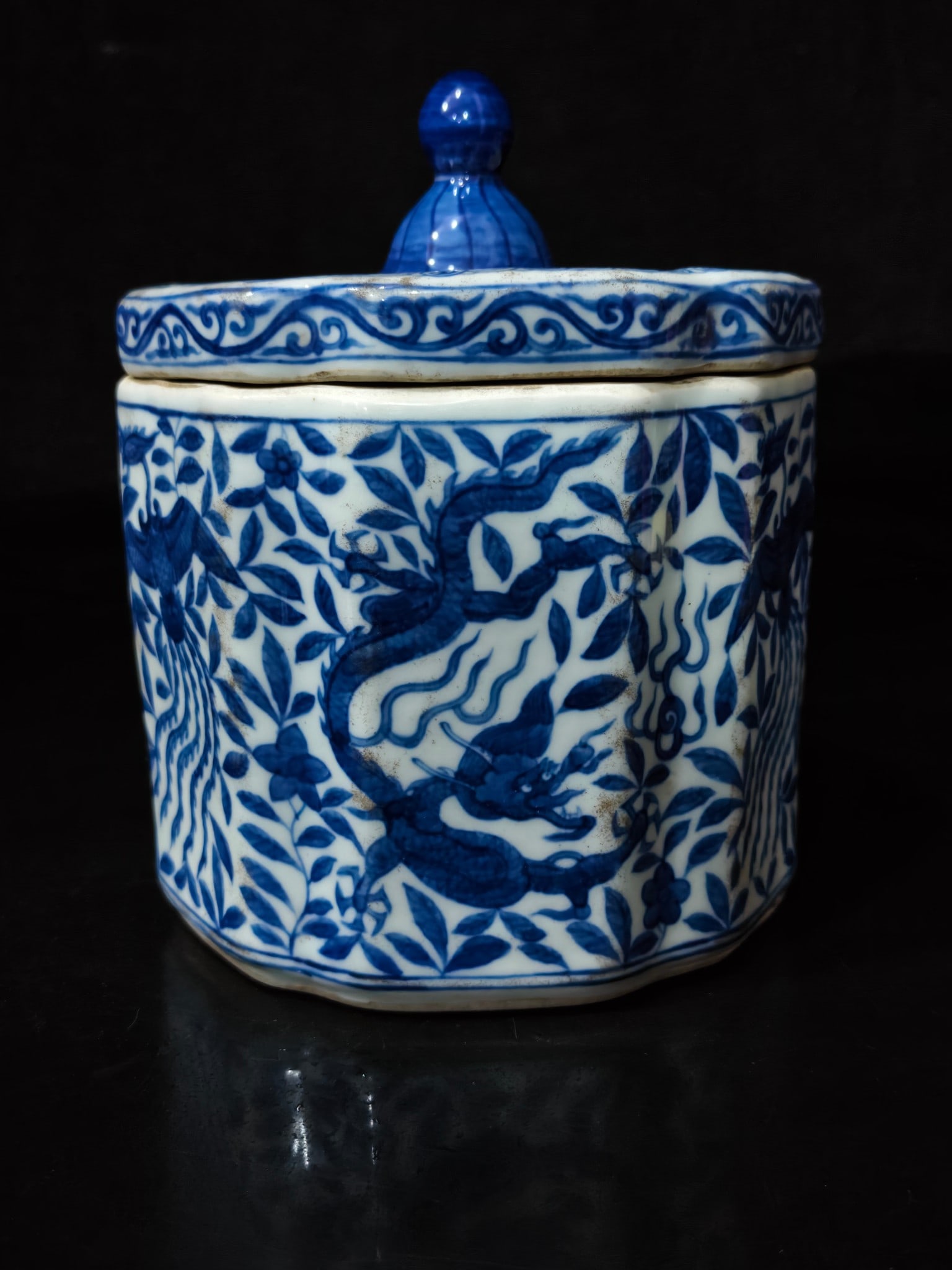 A Exquisite Blue and White Dragon and Phoenix Pattern Box (1 of 9)