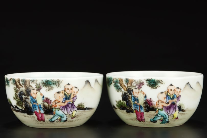A pair of Exquisite Famille-Rose Figures Pattern Cup: A pair of Exquisite Famille-Rose Figures Pattern Cup,Republic of China,With Mark,Size:1.6inx3.1in 一对粉彩人物纹杯,民国,带款