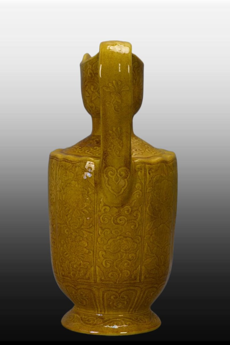 A Exquisite Yellow Glaze Carved Interlocking Lotus Pattern Vase - 4