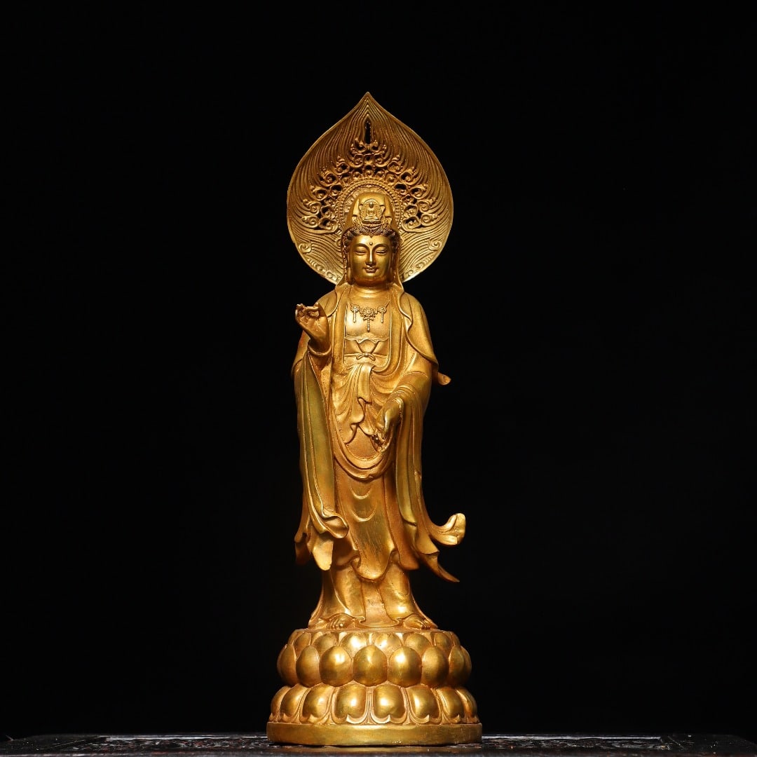 A Exquisite Gilt Bronze Statue of Avalokitesvara Ornament: A Exquisite Gilt Bronze Statue of Avalokitesvara Ornament,Ming Dynasty, China,Size:13.8inx4.7inx4.7in,Weight:2050g