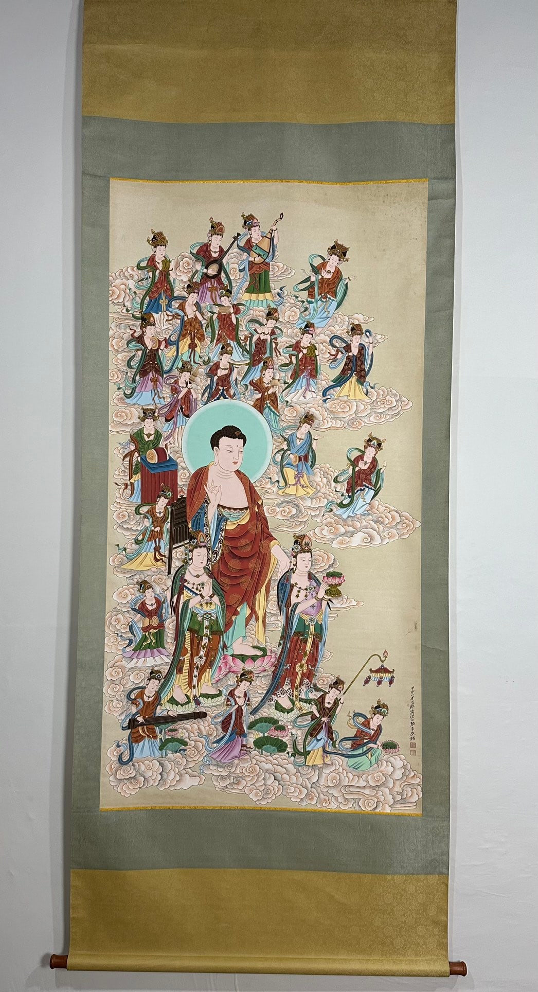 A Chinese Vertical Scroll Ink Painting of Buddha Statue on Silk: A Chinese Vertical Scroll Ink Painting of Buddha Statue on Silk,Modern Time of China,Zhang Daqian,without frame size:68.9inx34.6in 一副中国水墨绢本Ë