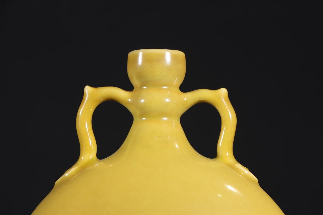 A Exquisite Yellow Glazed Double-Ears Vase - 2