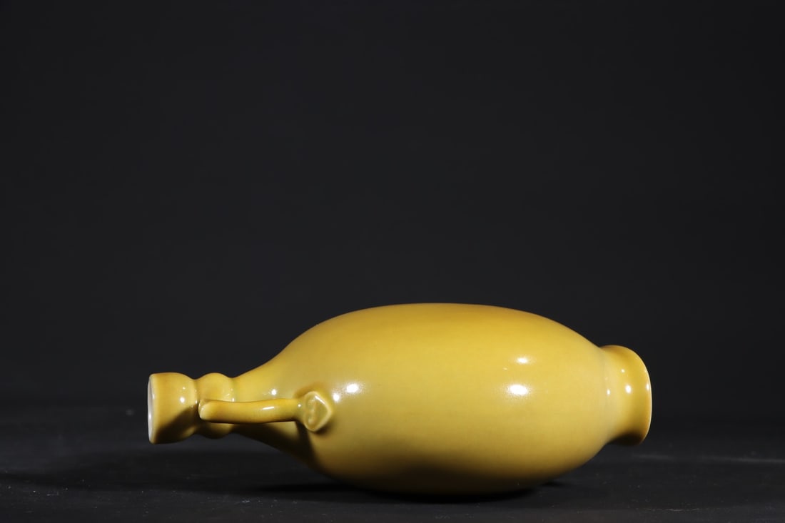 A Exquisite Yellow Glazed Double-Ears Vase - 7