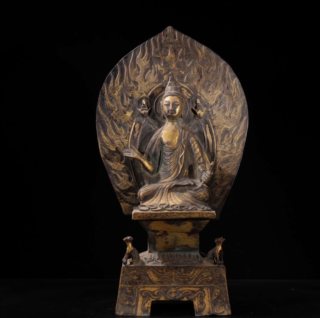 A Exquisite Gilt Bronze Buddha Statue: A Exquisite Gilt Bronze Buddha Statue,Ancient Time, China,Size:17.7inx6.5in,Weight:5440g 铜鎏金佛像,远古时期