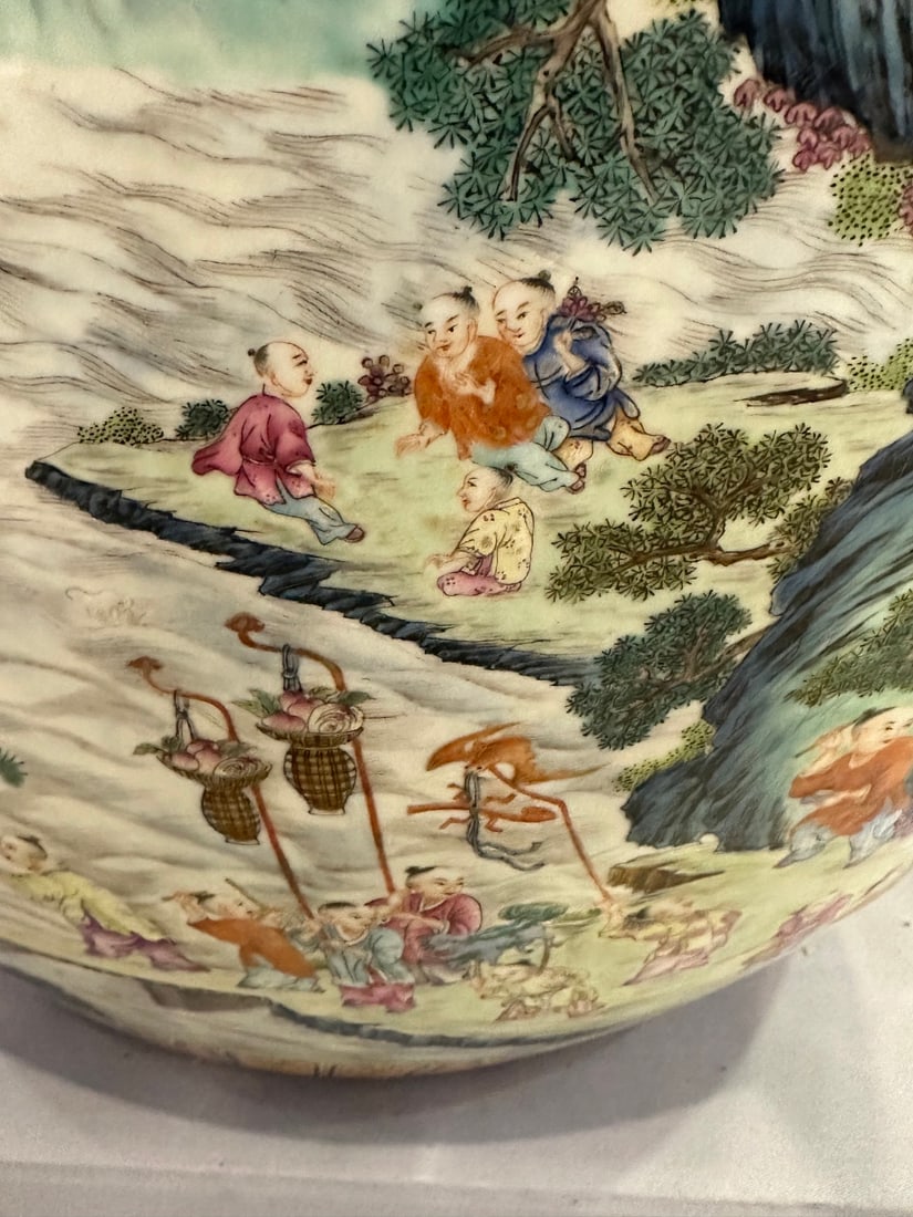 A Exquisite Famille-Rose Figures Pattern Vat - 3