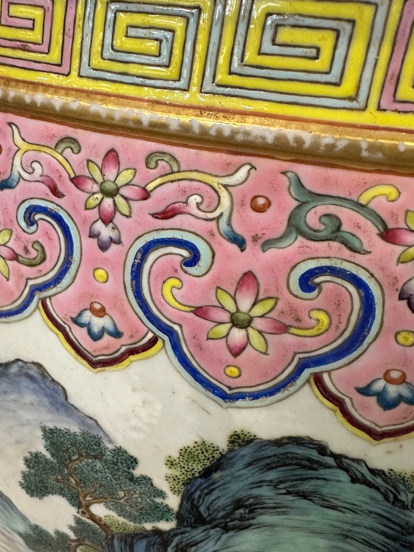A Exquisite Famille-Rose Figures Pattern Vat - 6