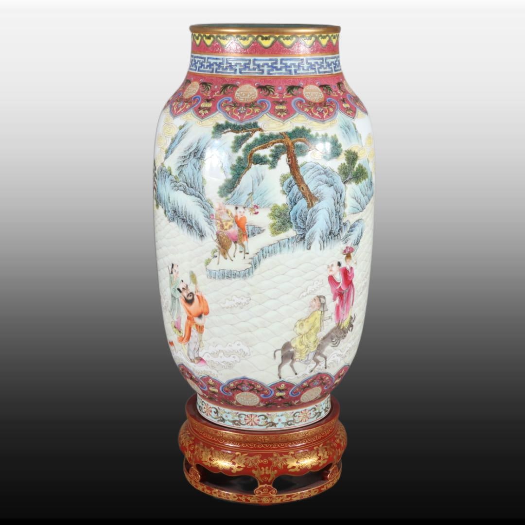 A Exquisite Famille-Rose Painted Gold Figures Pattern Vase: A Exquisite Famille-Rose Painted Gold Figures Pattern Vase,Qing Dynasty, China,Qianlong Six-character Mark,Size:18.1inx5.7inx8.7inx6.5in 粉彩描金人物纹瓶