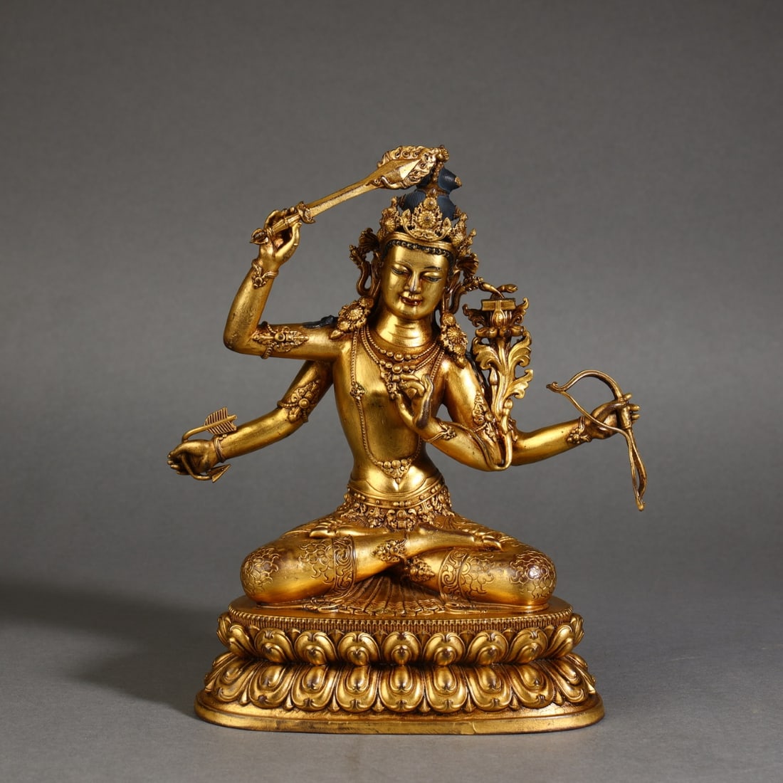 A Exquisite Gilt Bronze Statue of Tara Ornament: A Exquisite Gilt Bronze Statue of Tara Ornament,Ming Dynasty, China,Size:6.7inx3.5inx7.5in,Weight:1505g 铜鎏金度母摆件,中国明代