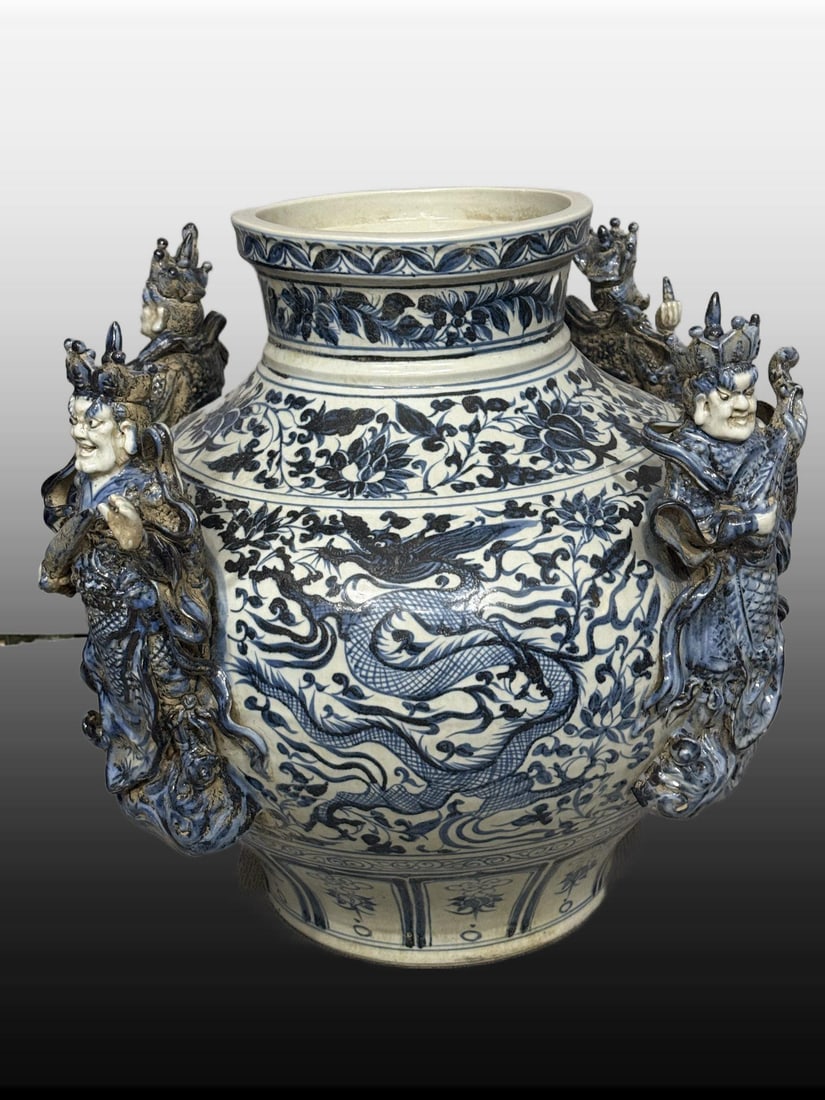 A Exquisite Blue and White Figures Pattern Vase - 2