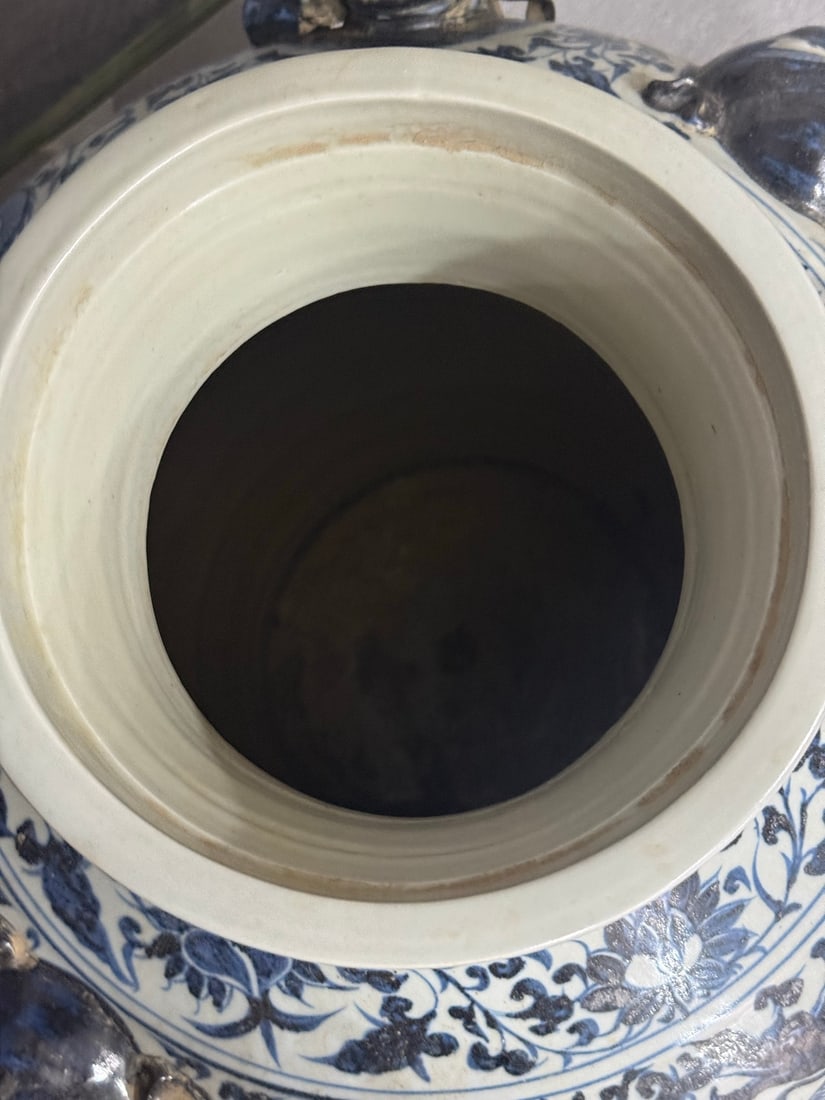 A Exquisite Blue and White Figures Pattern Vase - 3