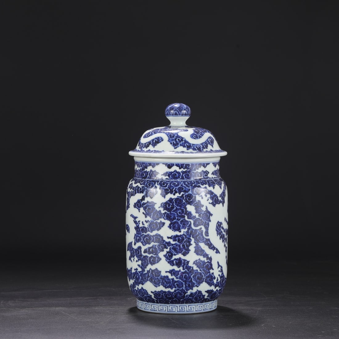 A Exquisite Blue and White Dragon Pattern Jar - 5