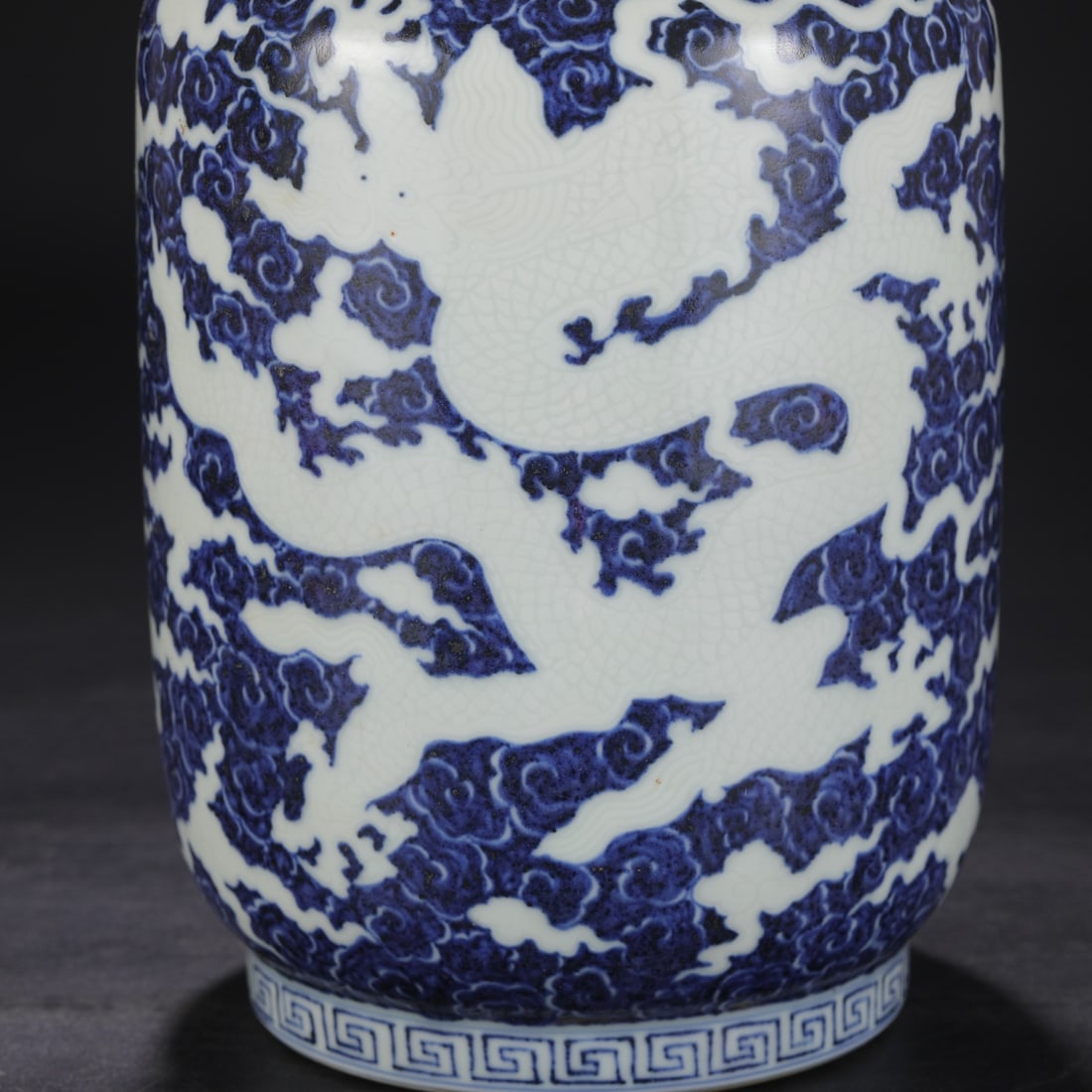 A Exquisite Blue and White Dragon Pattern Jar - 9