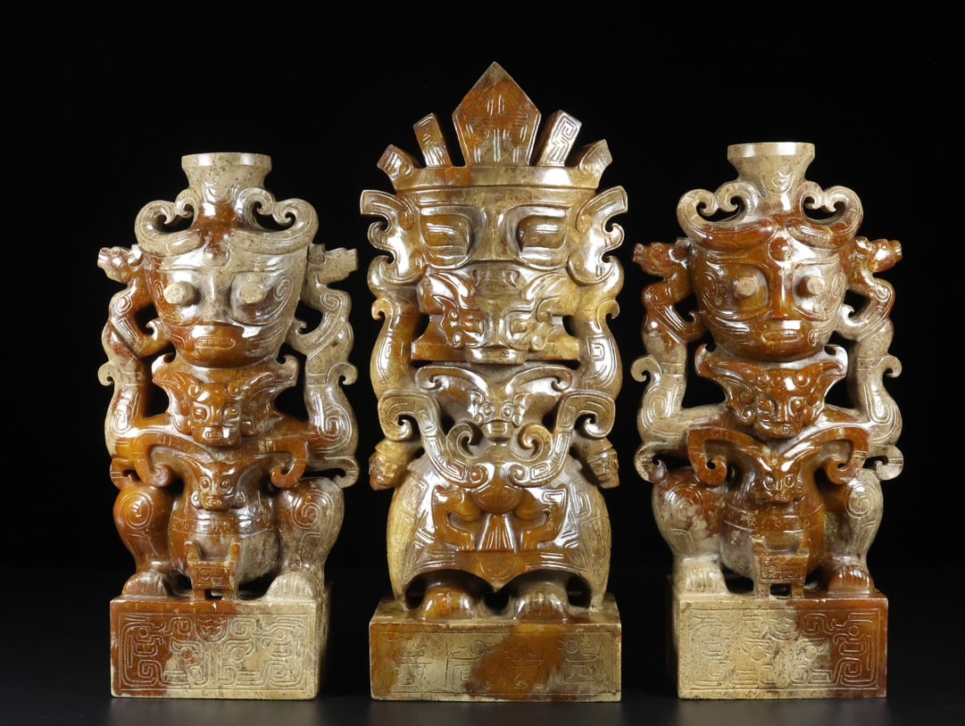 A Set of ExquisiteHotan Jade Figures Ornaments: A Set of ExquisiteHotan Jade Figures Ornaments,Hang Dynasty, China,Size:4.7inx3.3inx11.8in,Weight:11313g 一套和田玉人物摆件,中国૔